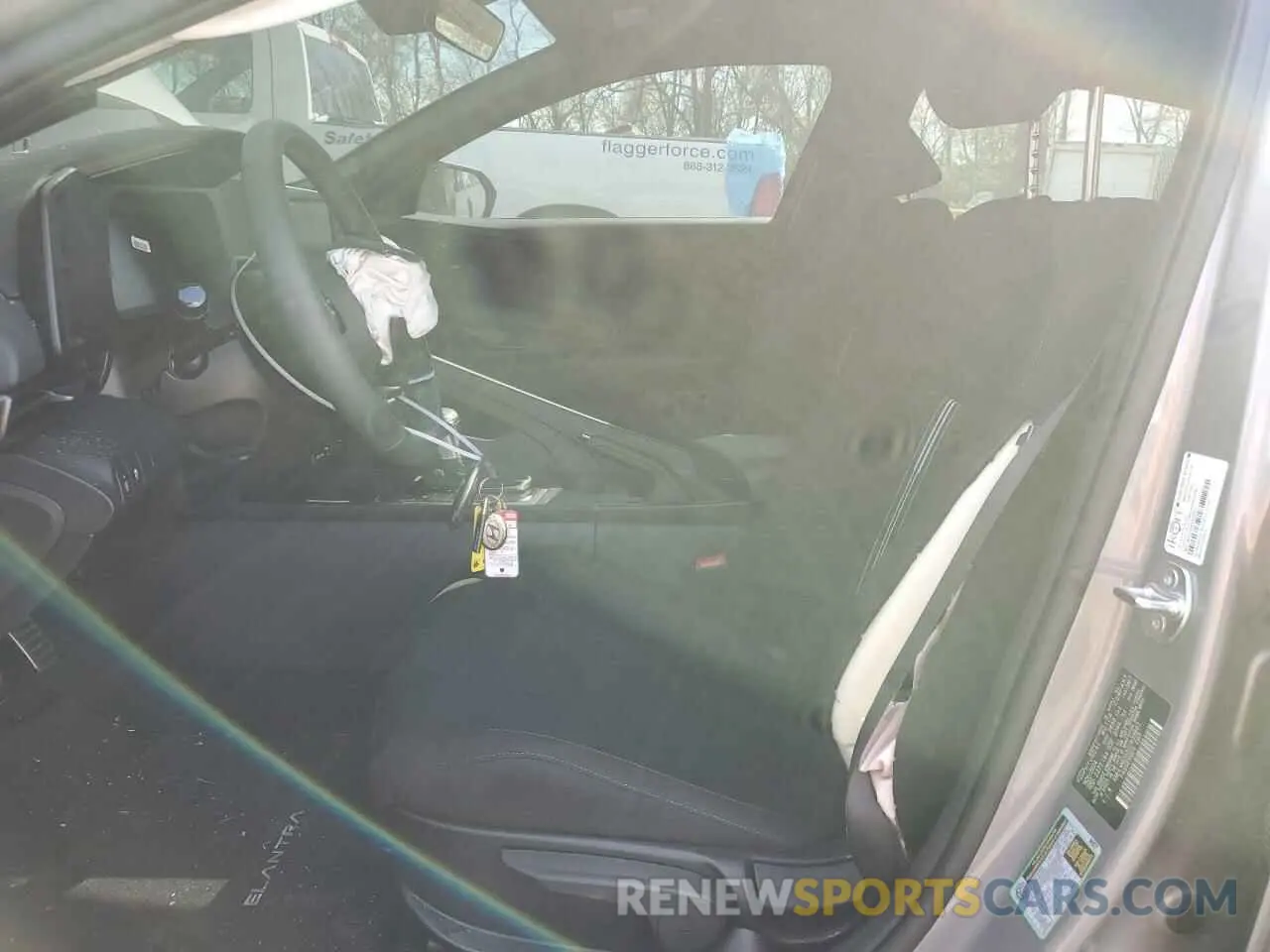 7 Photograph of a damaged car KMHLM4DG3SU939893 HYUNDAI ELANTRA 2025