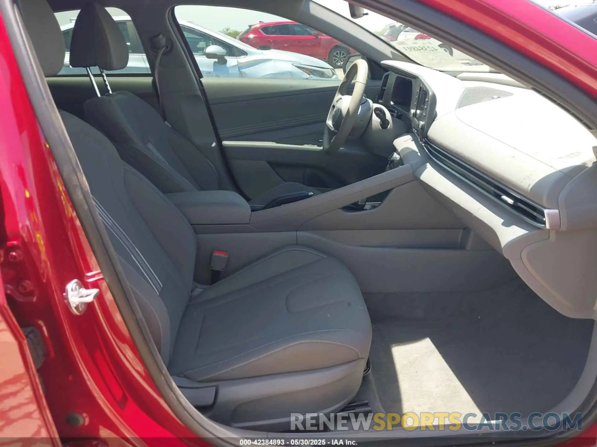 5 Photograph of a damaged car KMHLM4DG3SU961442 HYUNDAI ELANTRA 2025
