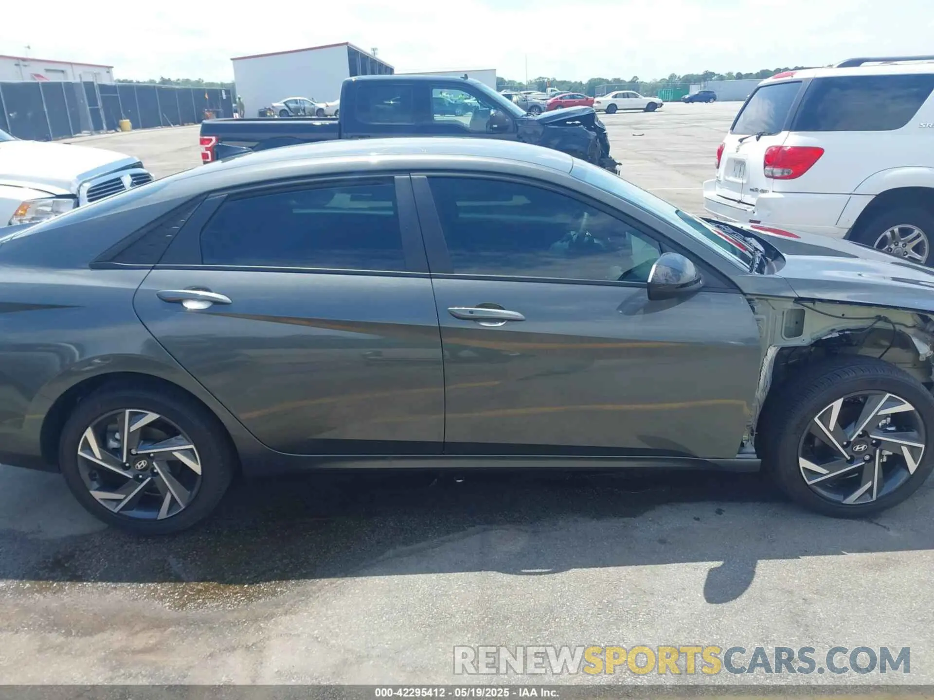14 Photograph of a damaged car KMHLM4DG4SU980596 HYUNDAI ELANTRA 2025