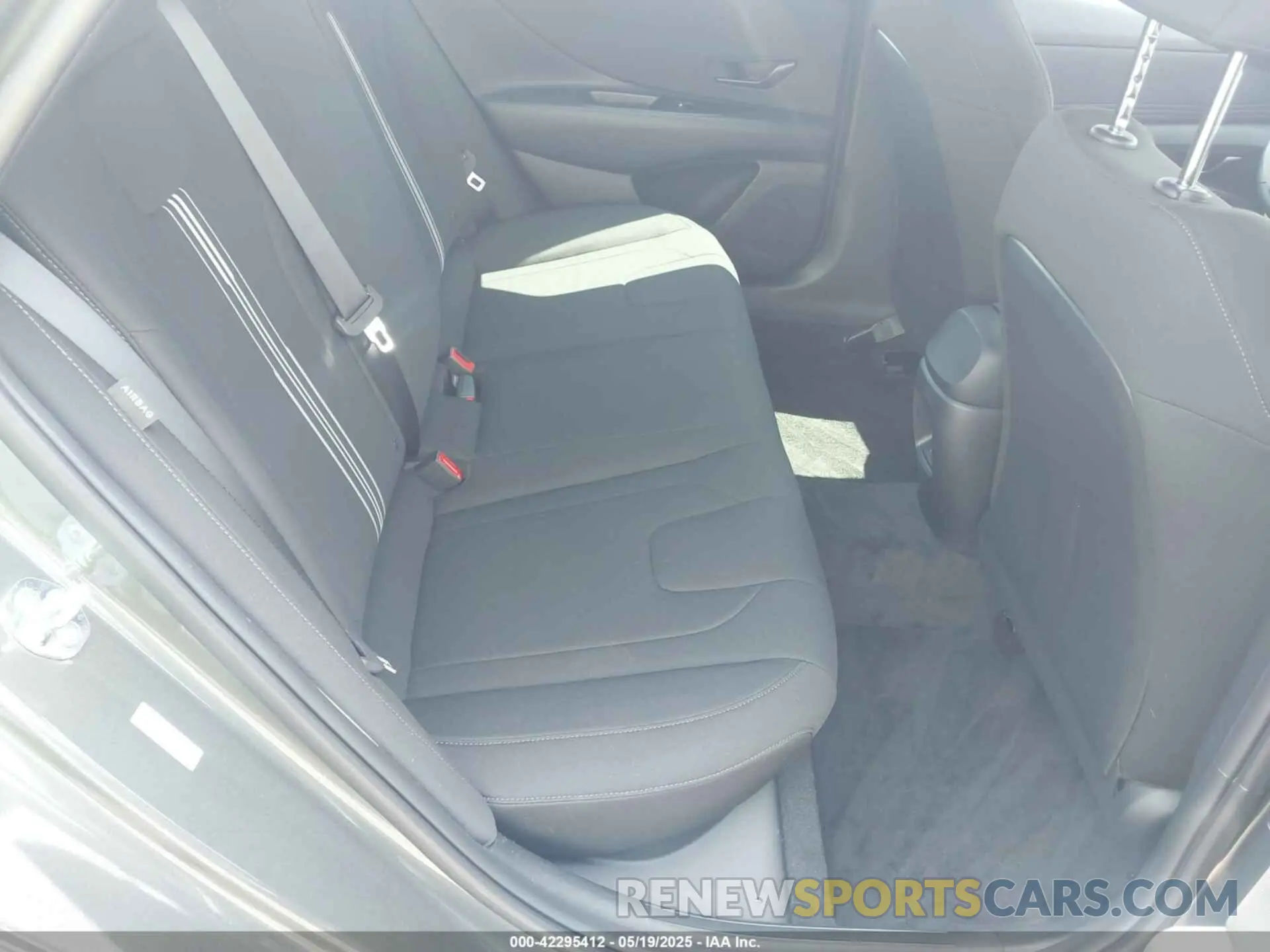 8 Photograph of a damaged car KMHLM4DG4SU980596 HYUNDAI ELANTRA 2025