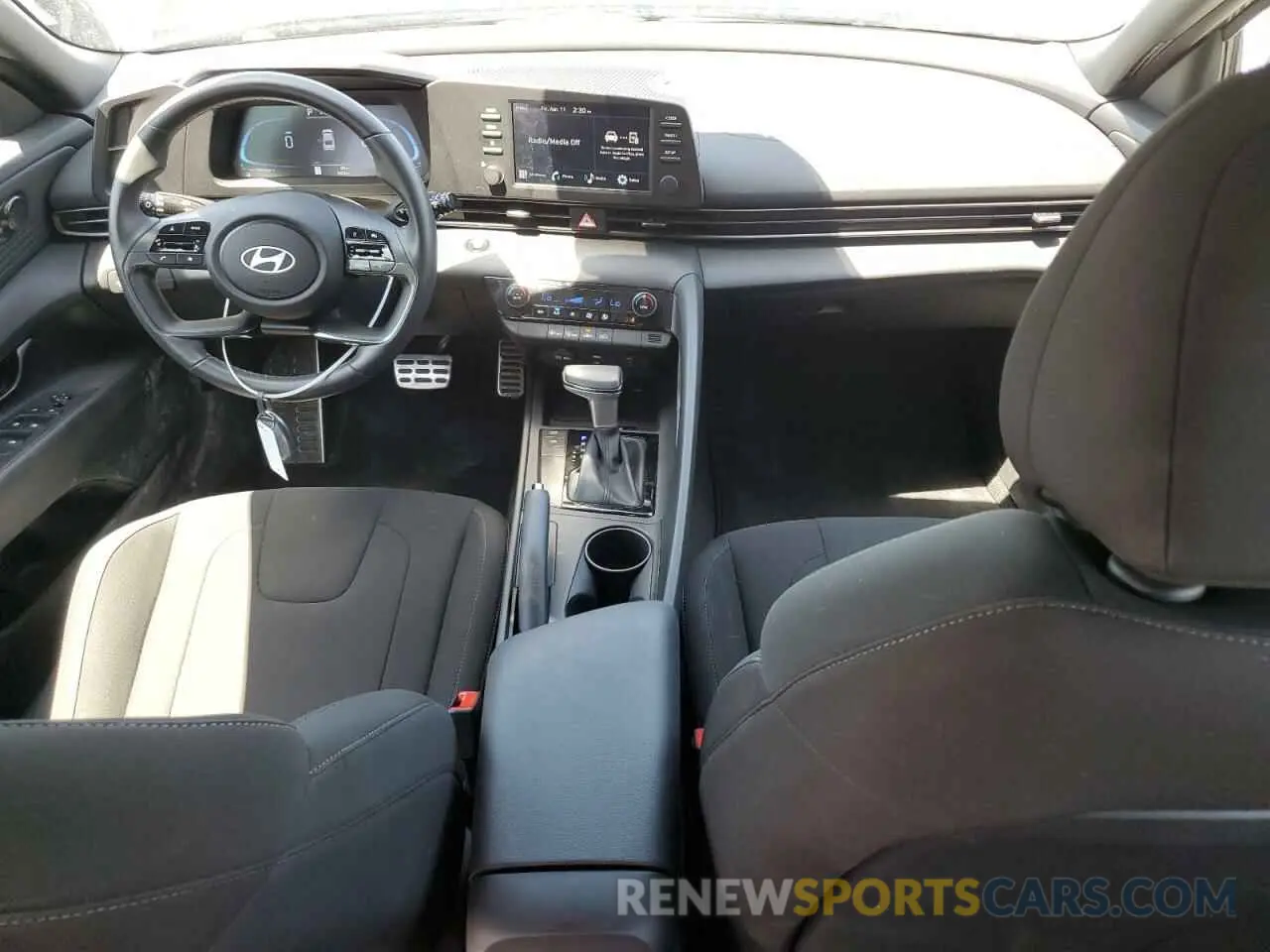 8 Photograph of a damaged car KMHLM4DG6SU890642 HYUNDAI ELANTRA 2025