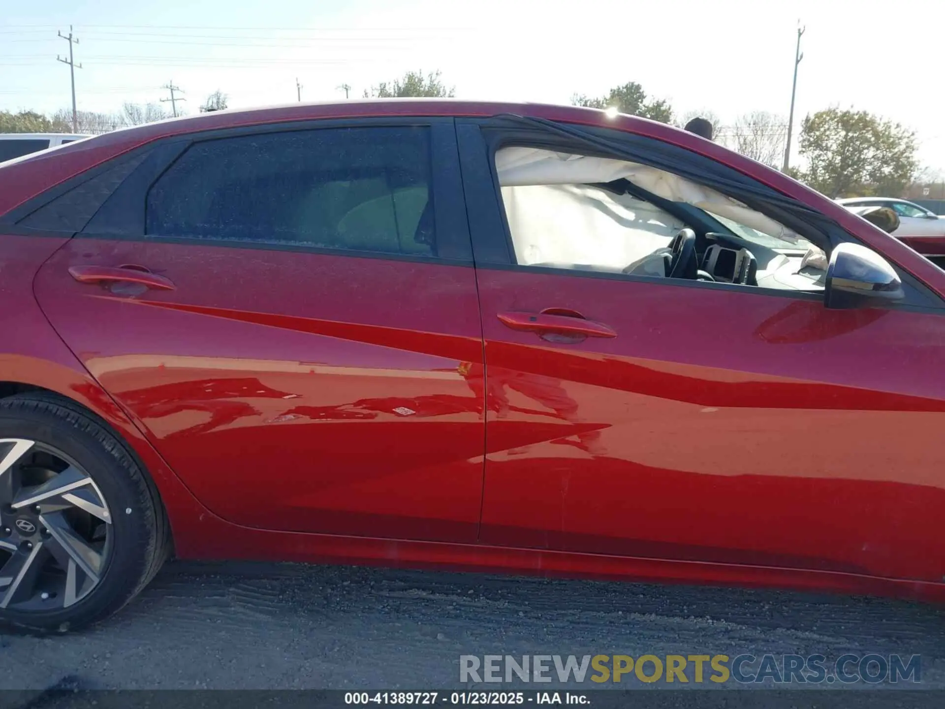 13 Photograph of a damaged car KMHLM4DG7SU924295 HYUNDAI ELANTRA 2025
