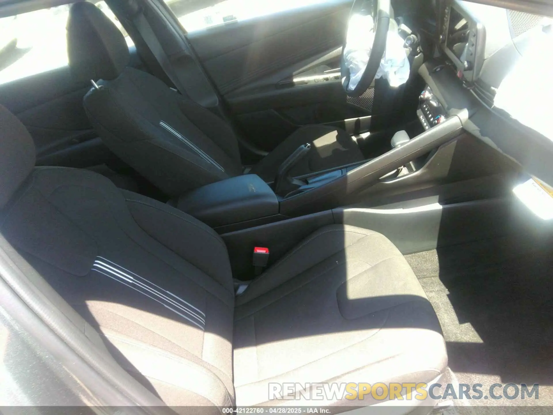 5 Photograph of a damaged car KMHLM4DG7SU927343 HYUNDAI ELANTRA 2025