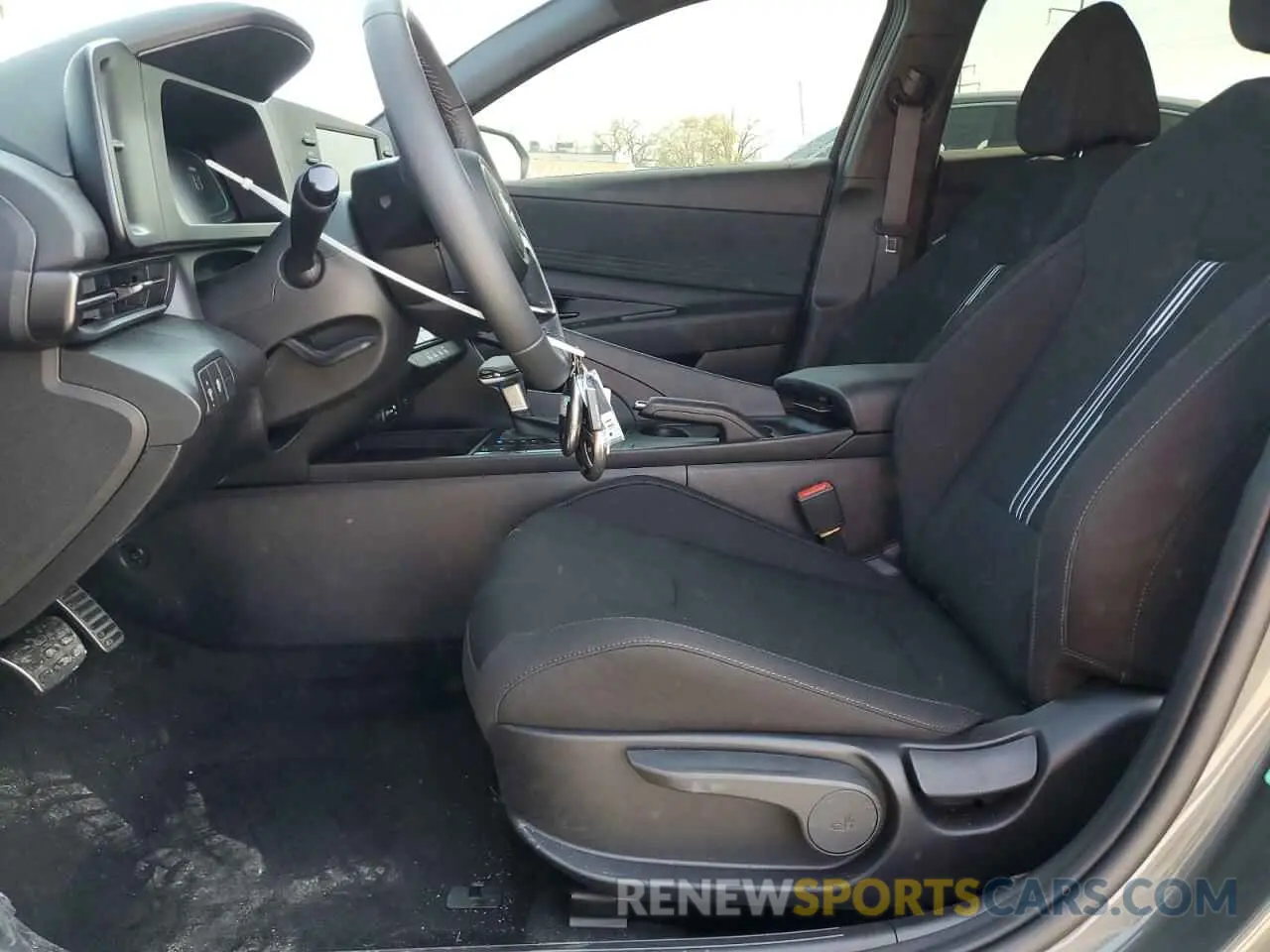 7 Photograph of a damaged car KMHLM4DG7SU932767 HYUNDAI ELANTRA 2025