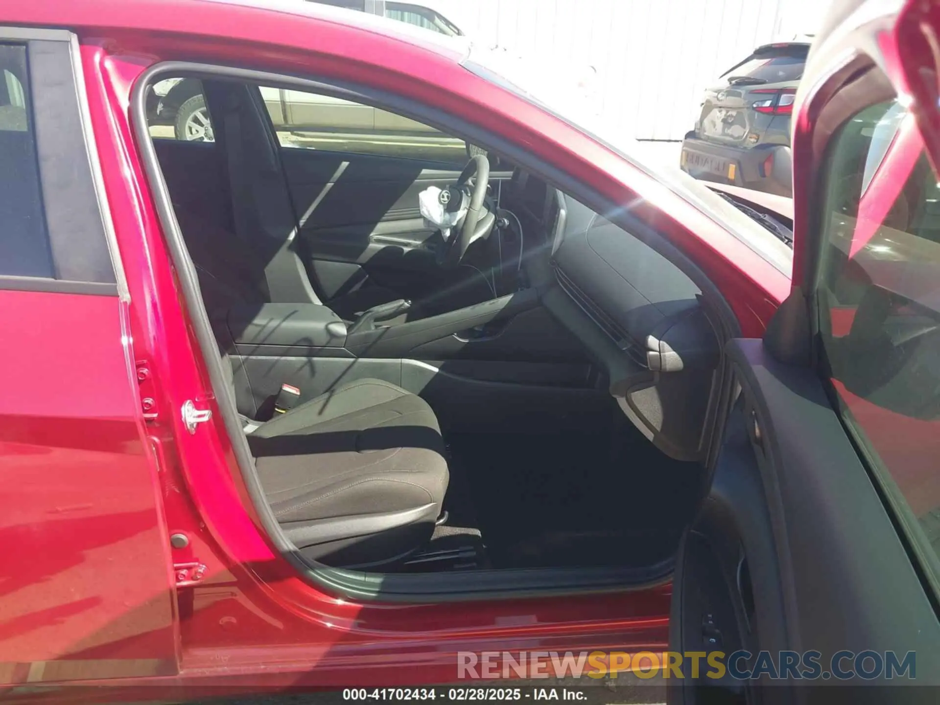 5 Photograph of a damaged car KMHLM4DG8SU877861 HYUNDAI ELANTRA 2025