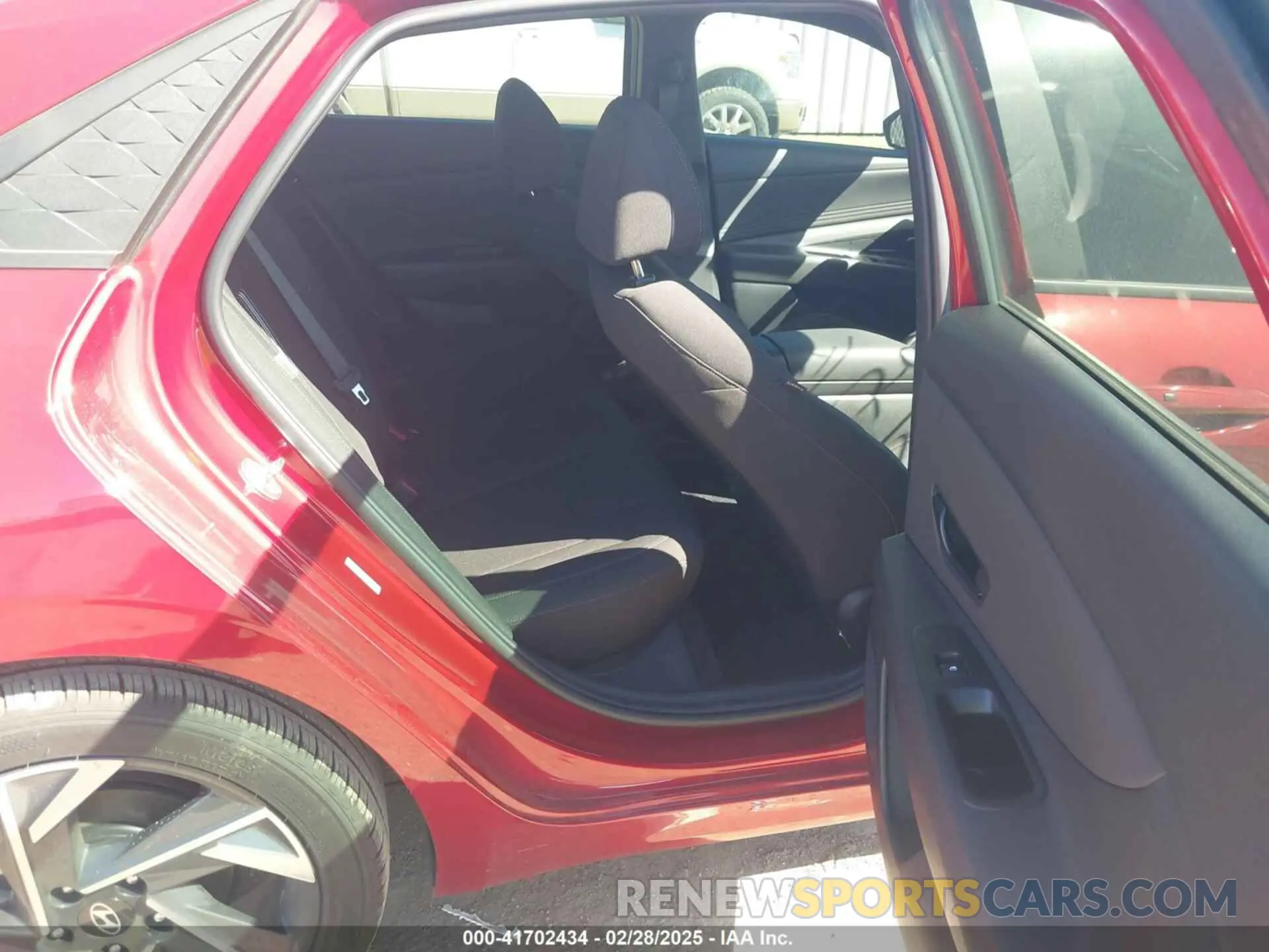 8 Photograph of a damaged car KMHLM4DG8SU877861 HYUNDAI ELANTRA 2025