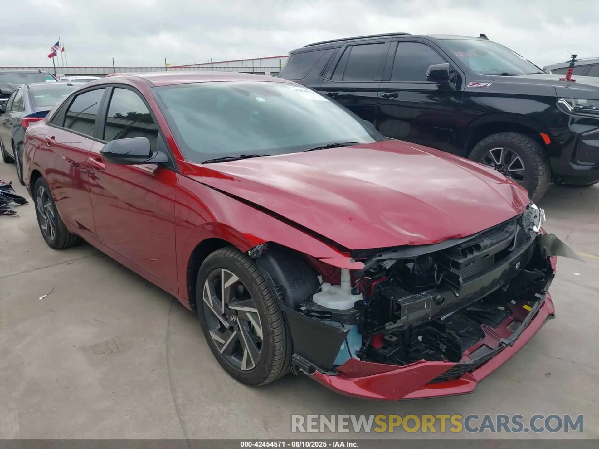 1 Photograph of a damaged car KMHLM4DG8SU937850 HYUNDAI ELANTRA 2025