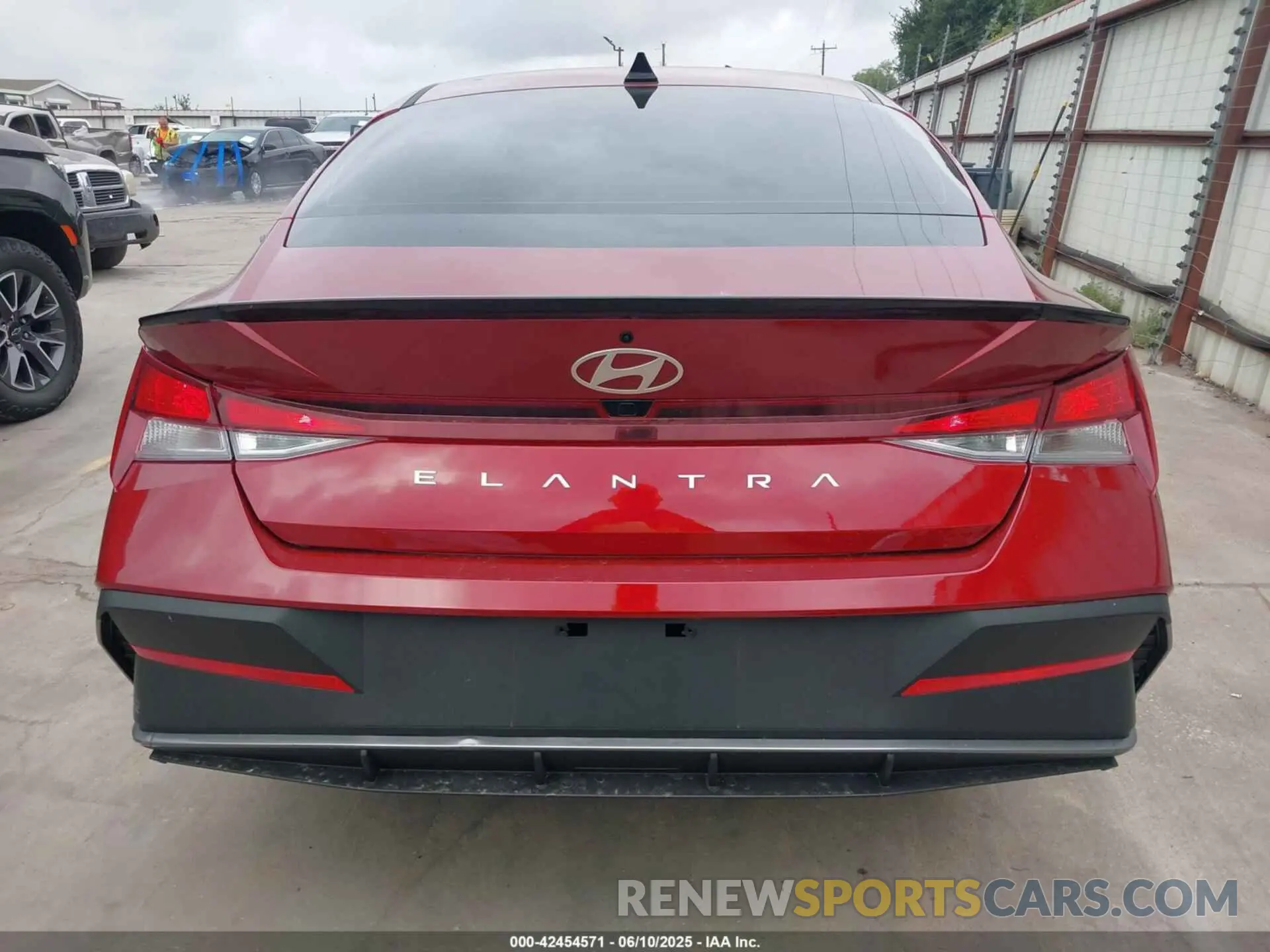 17 Photograph of a damaged car KMHLM4DG8SU937850 HYUNDAI ELANTRA 2025