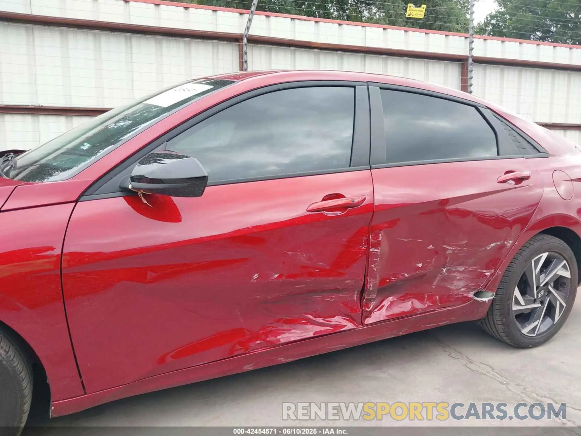 19 Photograph of a damaged car KMHLM4DG8SU937850 HYUNDAI ELANTRA 2025