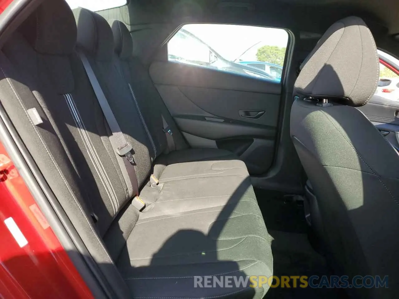 10 Photograph of a damaged car KMHLM4DG9SU868604 HYUNDAI ELANTRA 2025