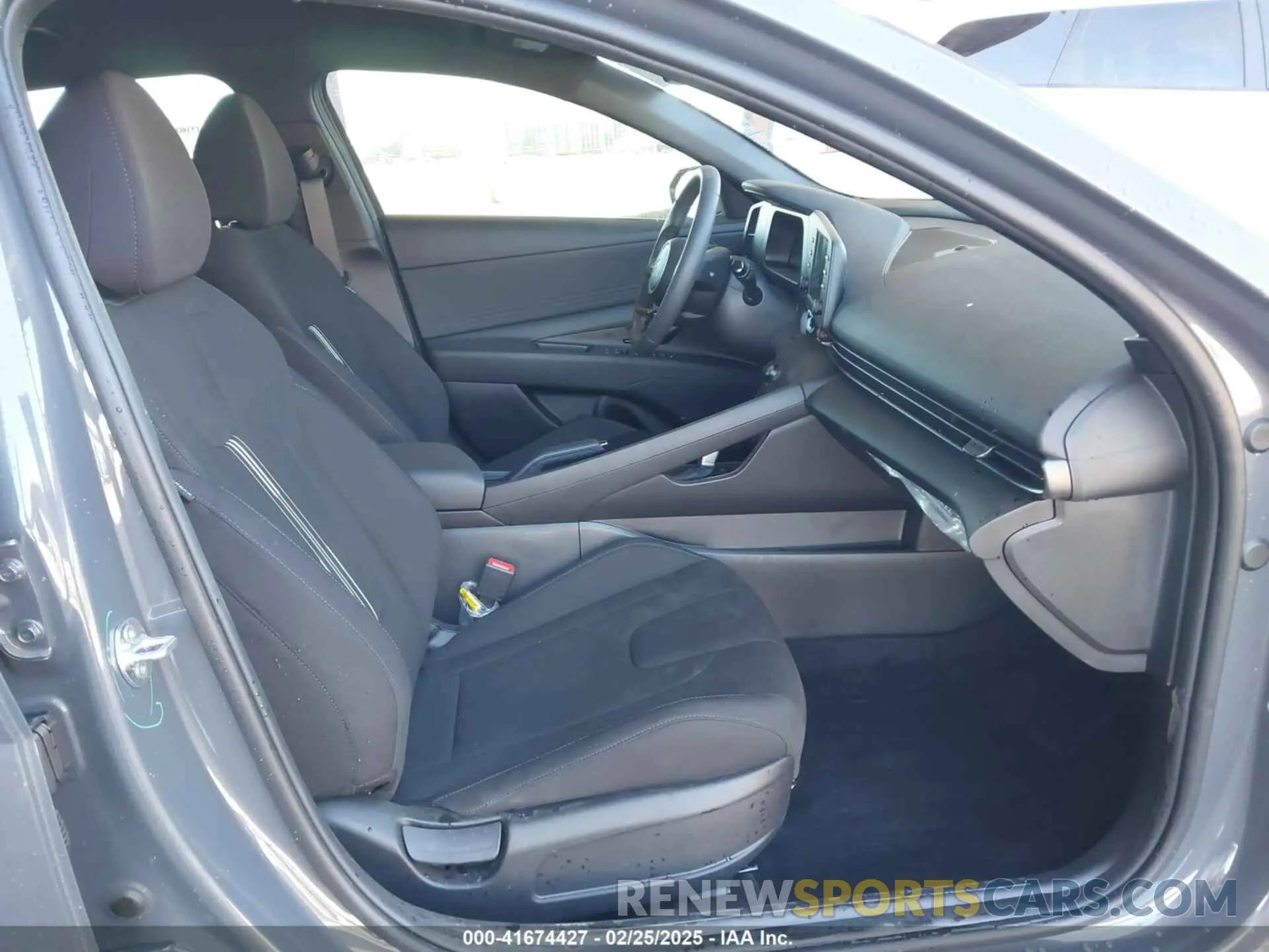 5 Photograph of a damaged car KMHLM4DG9SU869378 HYUNDAI ELANTRA 2025
