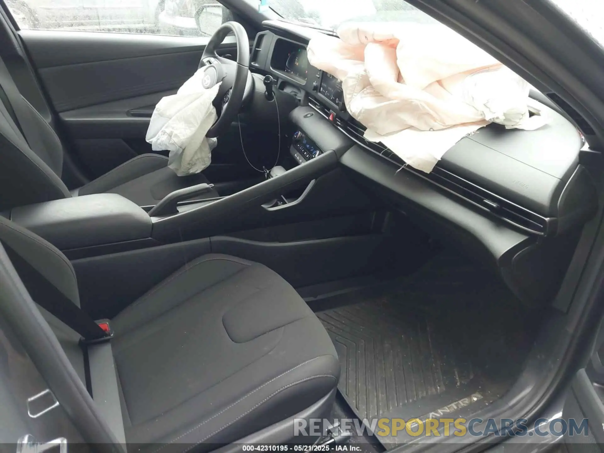 5 Photograph of a damaged car KMHLM4DG9SU876511 HYUNDAI ELANTRA 2025