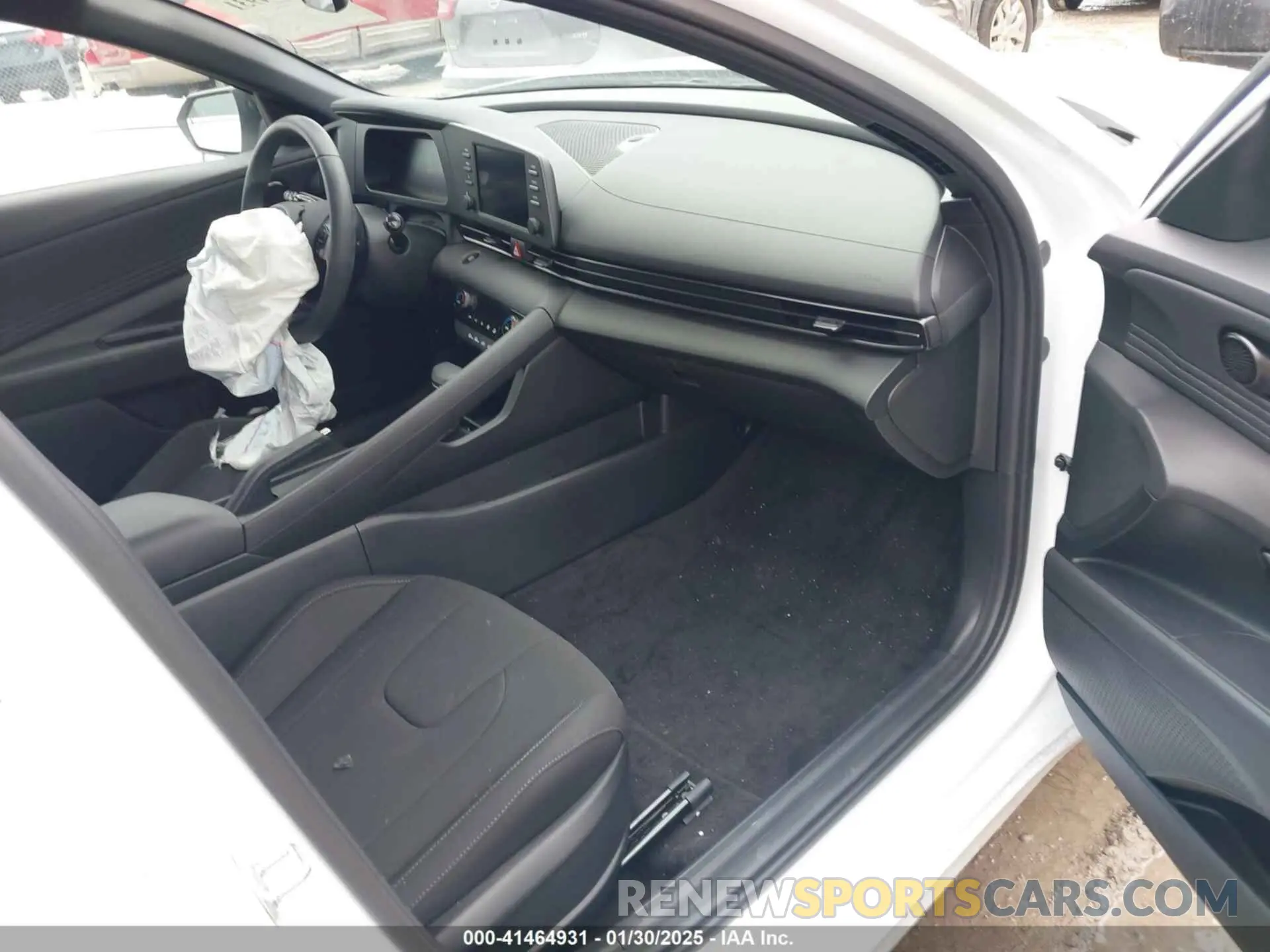 5 Photograph of a damaged car KMHLM4DG9SU881711 HYUNDAI ELANTRA 2025