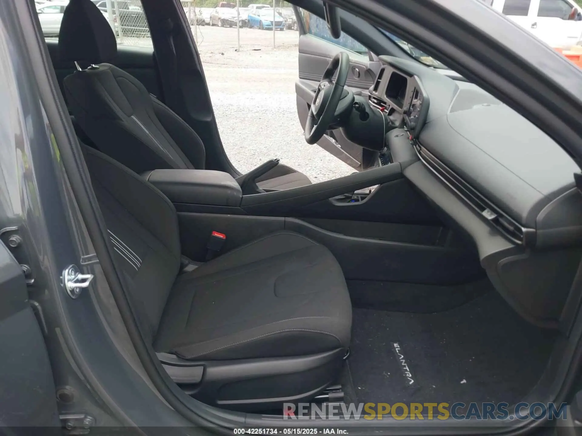 5 Photograph of a damaged car KMHLM4DG9SU895317 HYUNDAI ELANTRA 2025