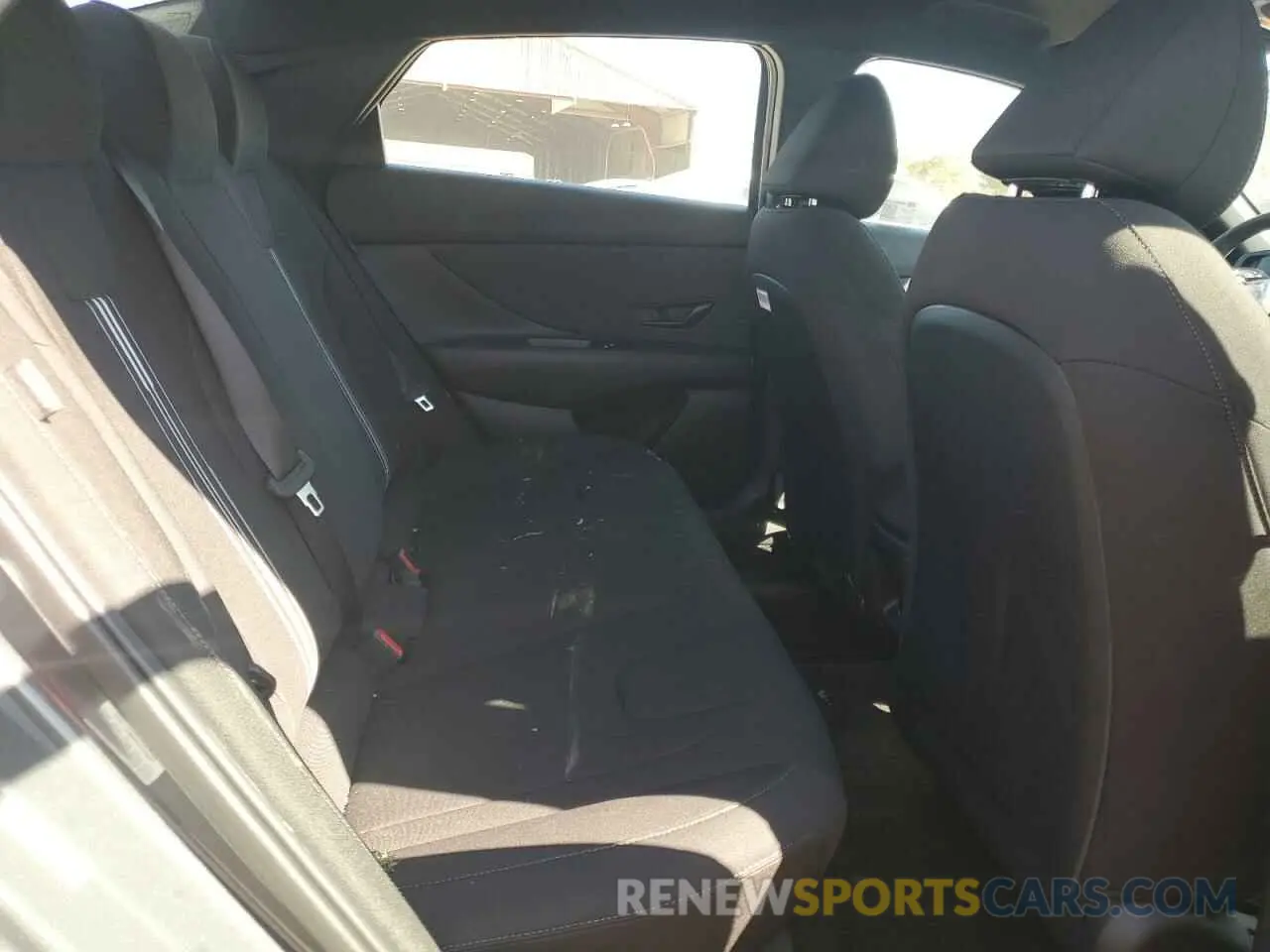 10 Photograph of a damaged car KMHLM4DG9SU935041 HYUNDAI ELANTRA 2025