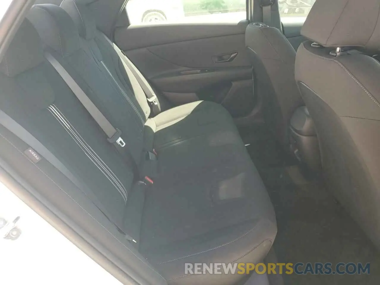 10 Photograph of a damaged car KMHLM4DG9SU958111 HYUNDAI ELANTRA 2025