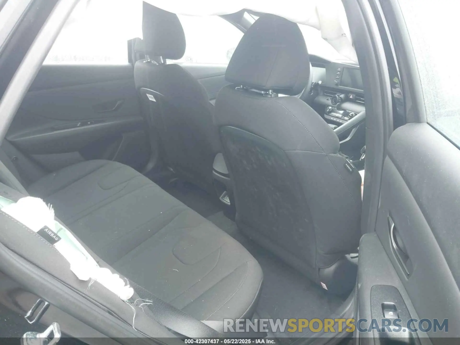 8 Photograph of a damaged car KMHLM4DG9SU961154 HYUNDAI ELANTRA 2025