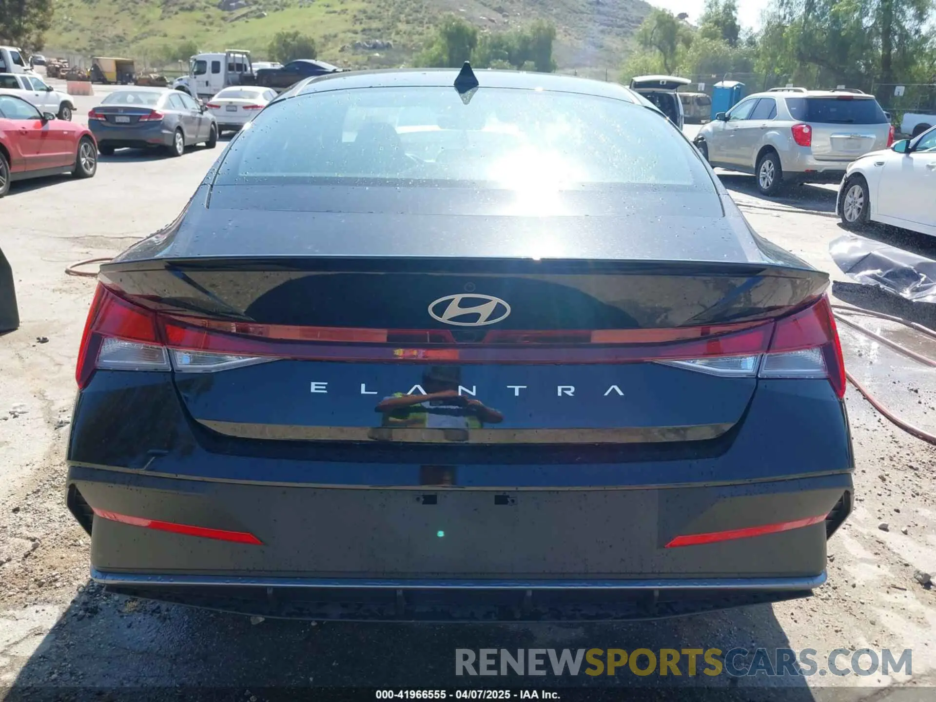 17 Photograph of a damaged car KMHLM4DG9SU975670 HYUNDAI ELANTRA 2025