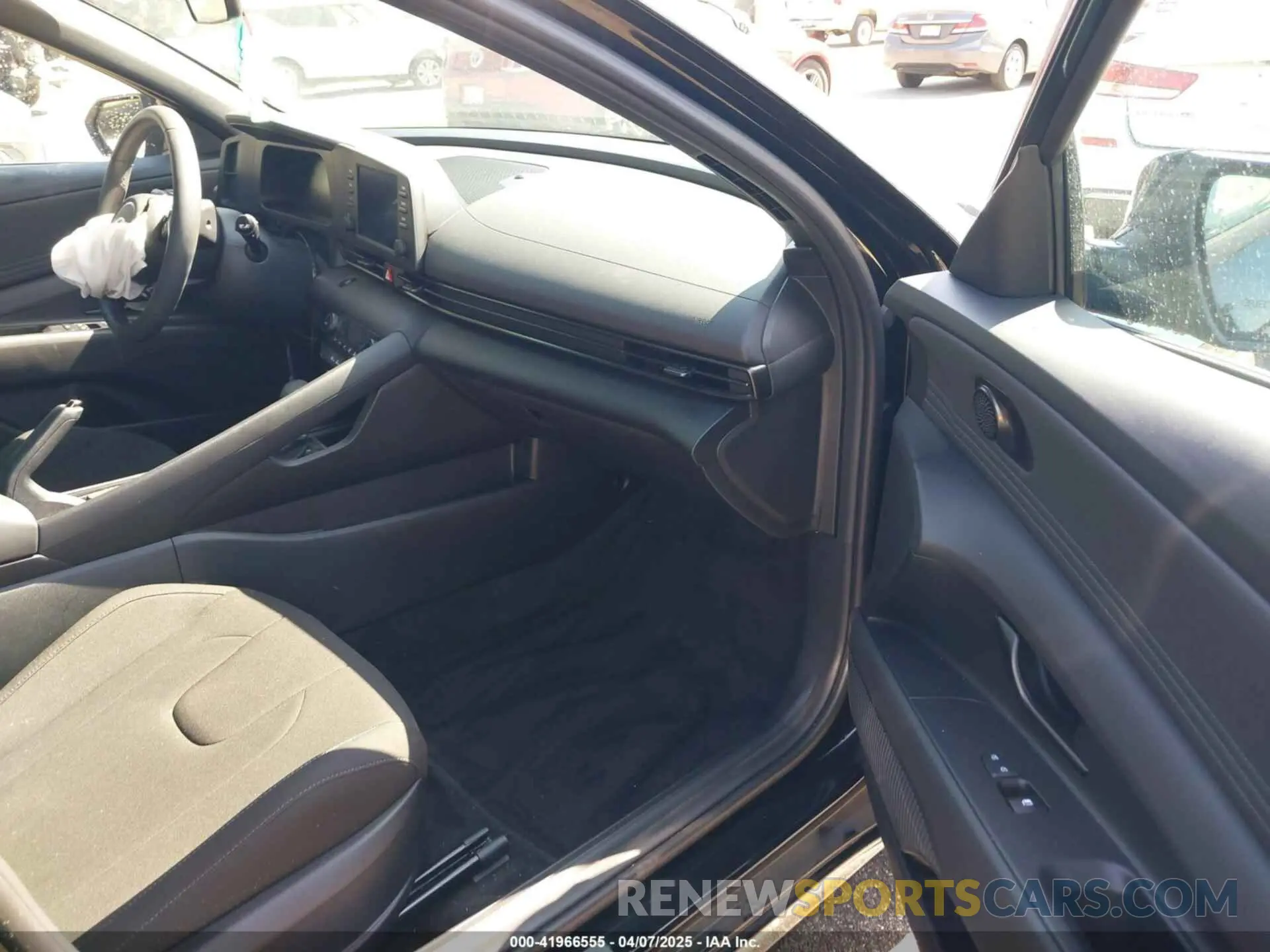 5 Photograph of a damaged car KMHLM4DG9SU975670 HYUNDAI ELANTRA 2025
