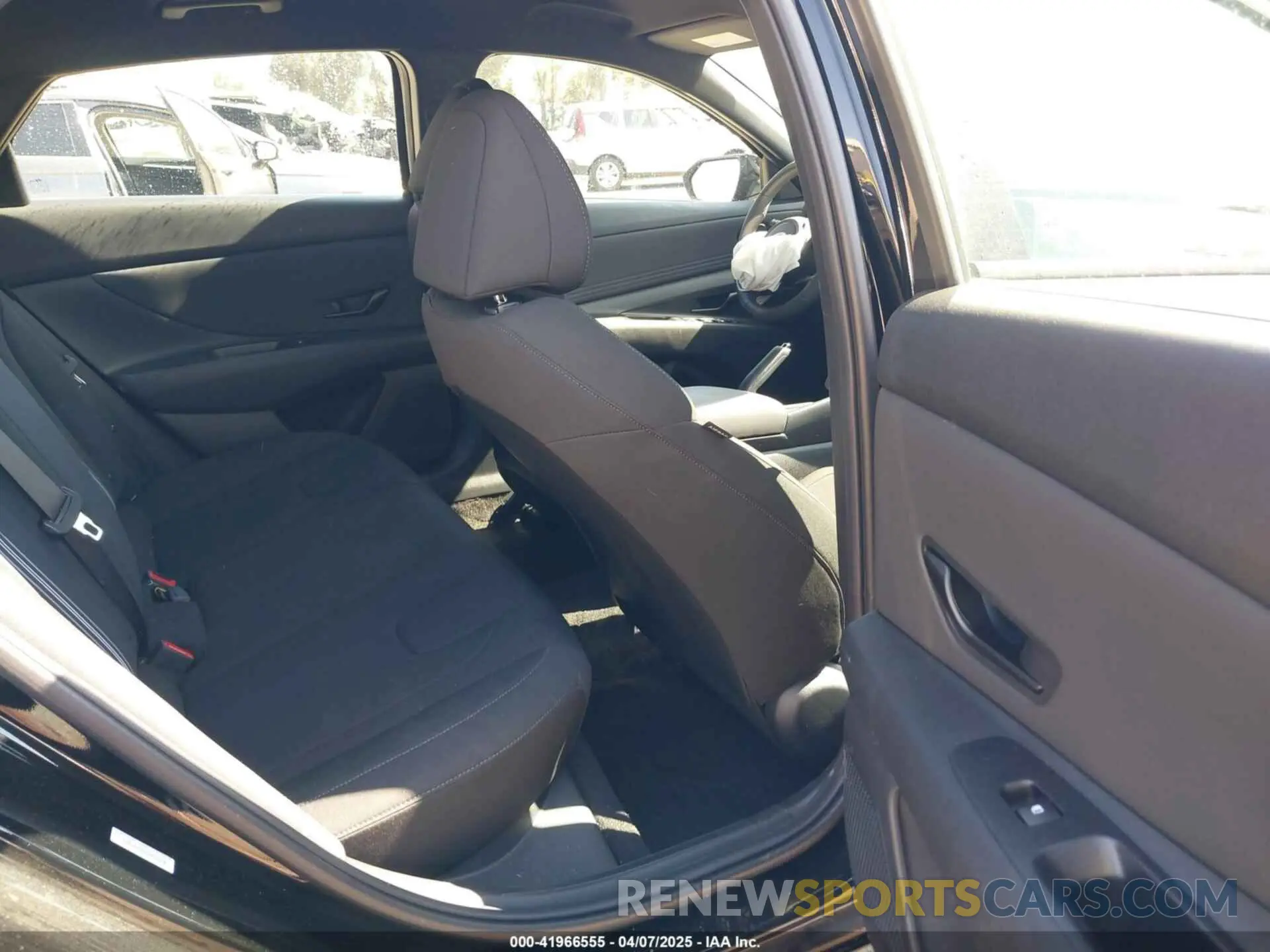 8 Photograph of a damaged car KMHLM4DG9SU975670 HYUNDAI ELANTRA 2025