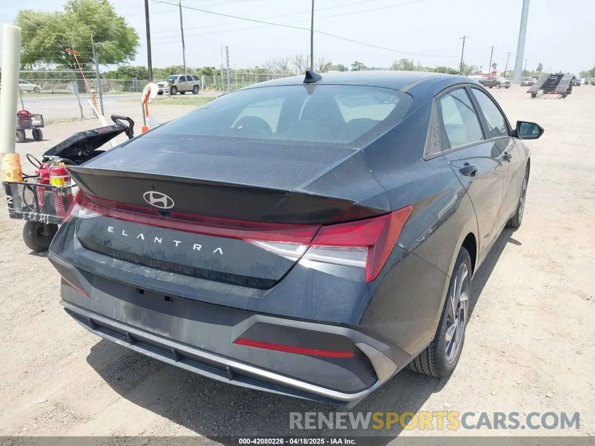 4 Photograph of a damaged car KMHLM4DGXSU863623 HYUNDAI ELANTRA 2025