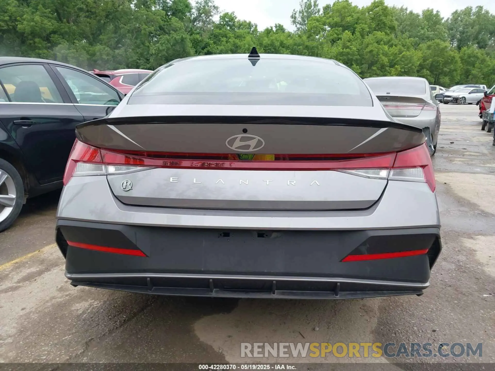 16 Photograph of a damaged car KMHLM4DGXSU879076 HYUNDAI ELANTRA 2025