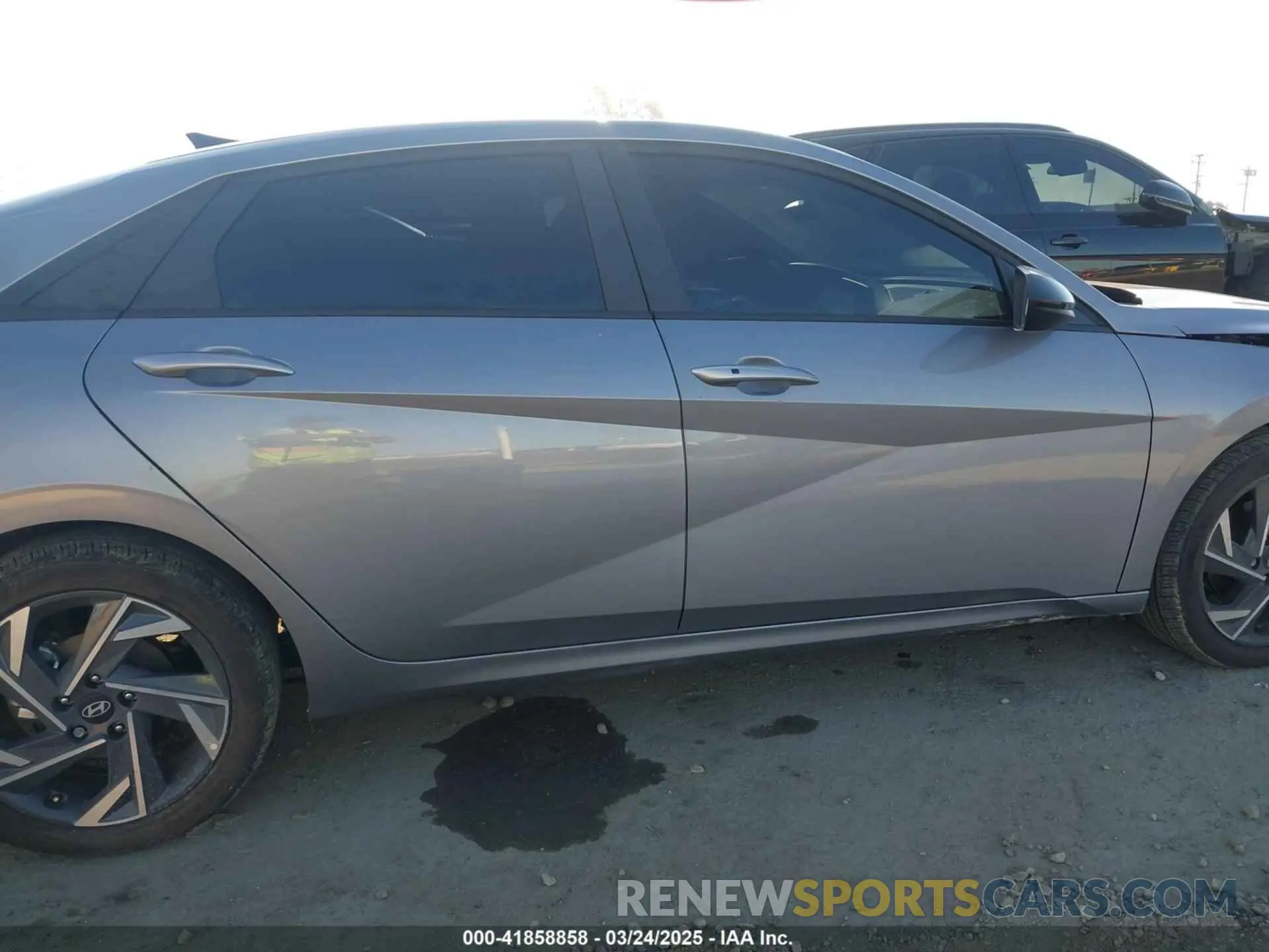 14 Photograph of a damaged car KMHLM4DGXSU905482 HYUNDAI ELANTRA 2025
