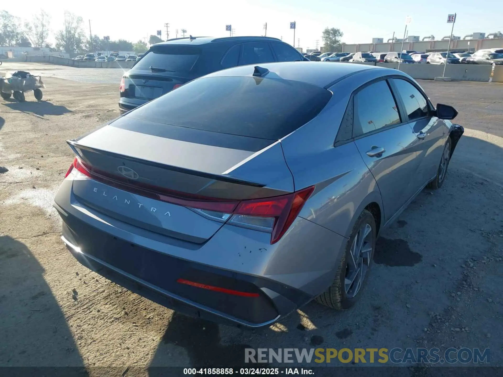 4 Photograph of a damaged car KMHLM4DGXSU905482 HYUNDAI ELANTRA 2025