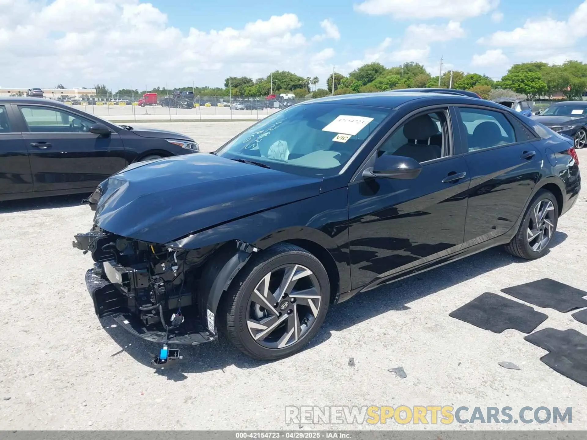 2 Photograph of a damaged car KMHLM4DGXSU949482 HYUNDAI ELANTRA 2025