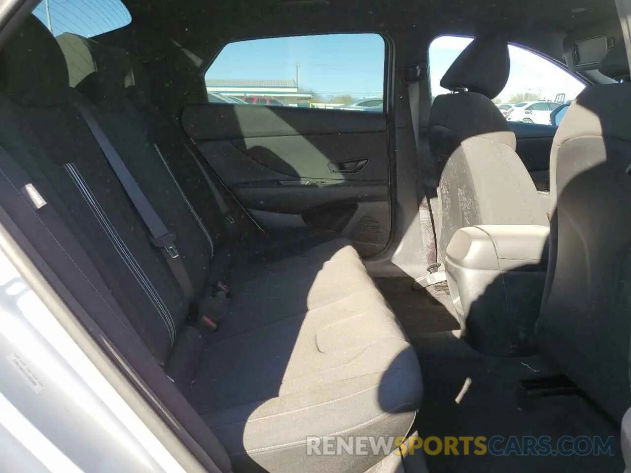 10 Photograph of a damaged car KMHLM4DGXSU955685 HYUNDAI ELANTRA 2025