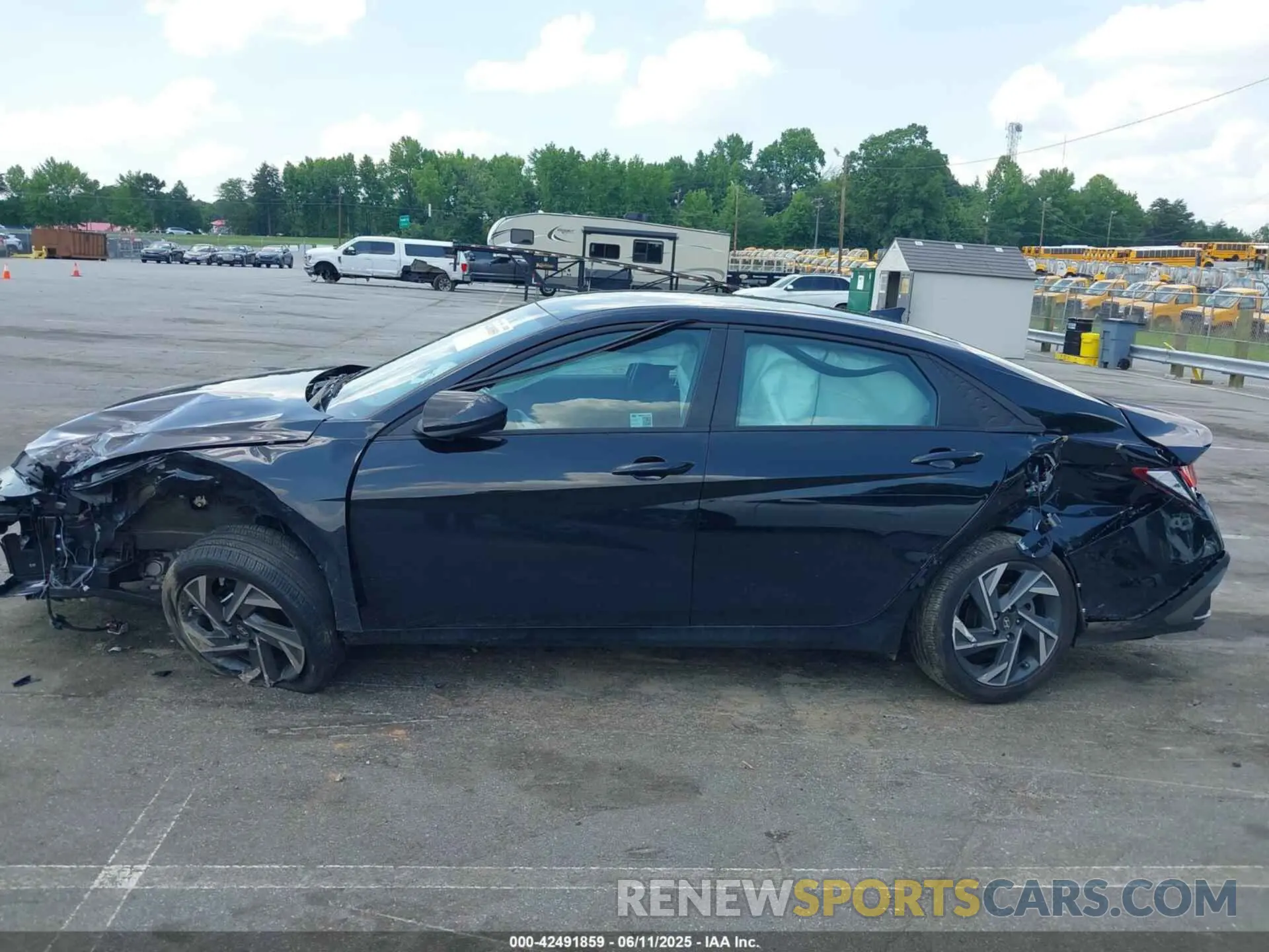 15 Photograph of a damaged car KMHLM4DGXSU962006 HYUNDAI ELANTRA 2025
