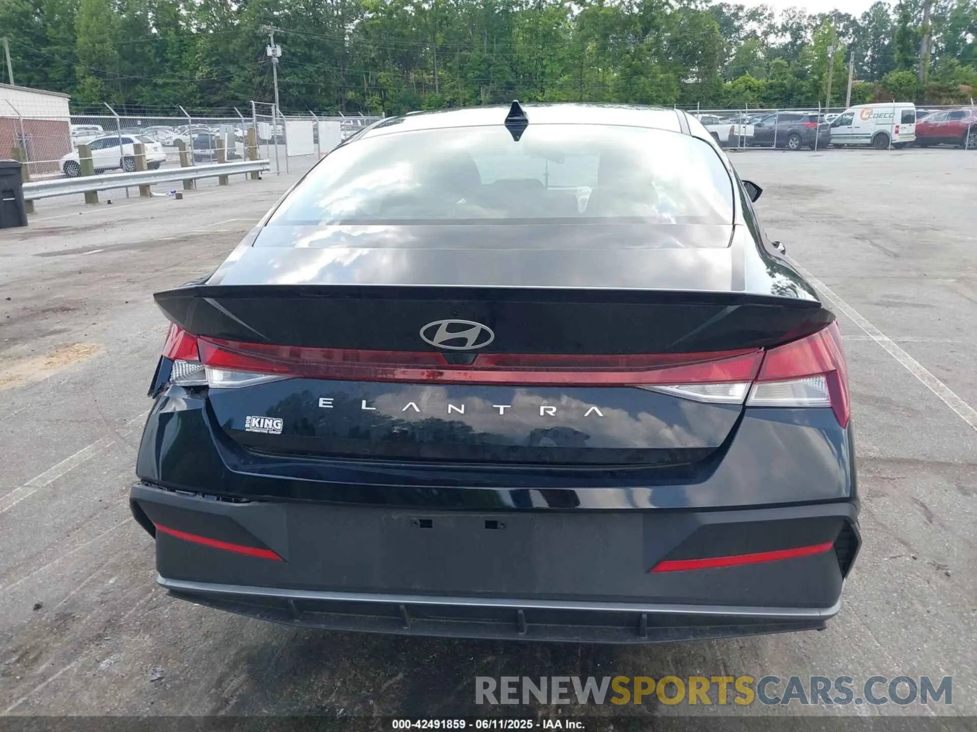 17 Photograph of a damaged car KMHLM4DGXSU962006 HYUNDAI ELANTRA 2025