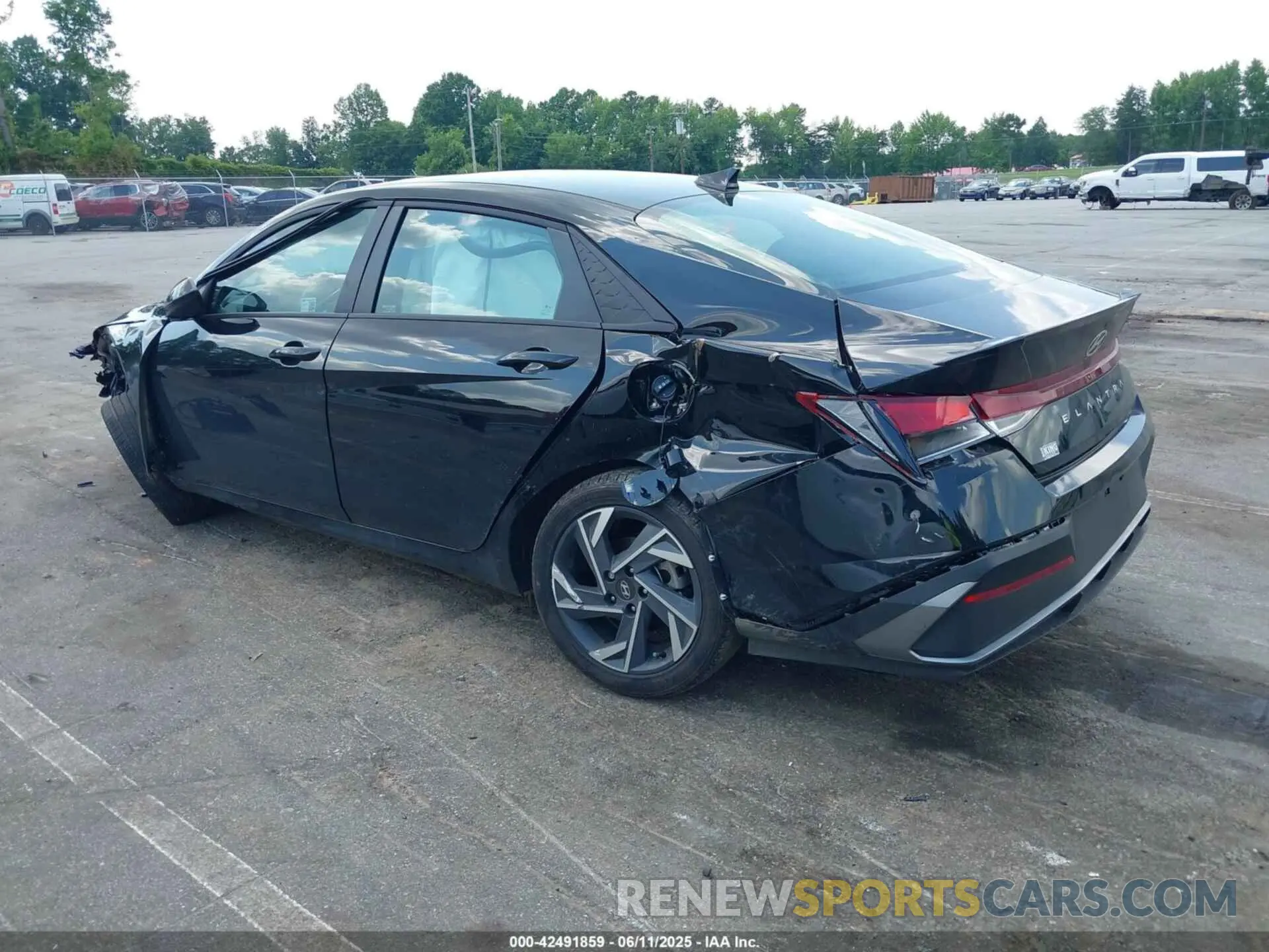 3 Photograph of a damaged car KMHLM4DGXSU962006 HYUNDAI ELANTRA 2025