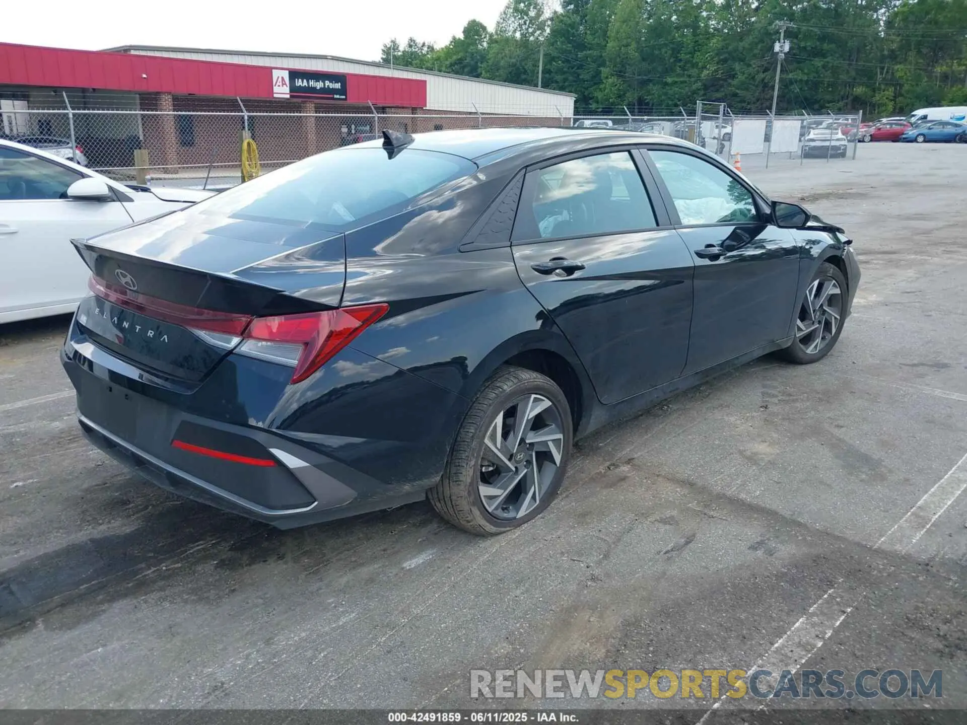 4 Photograph of a damaged car KMHLM4DGXSU962006 HYUNDAI ELANTRA 2025