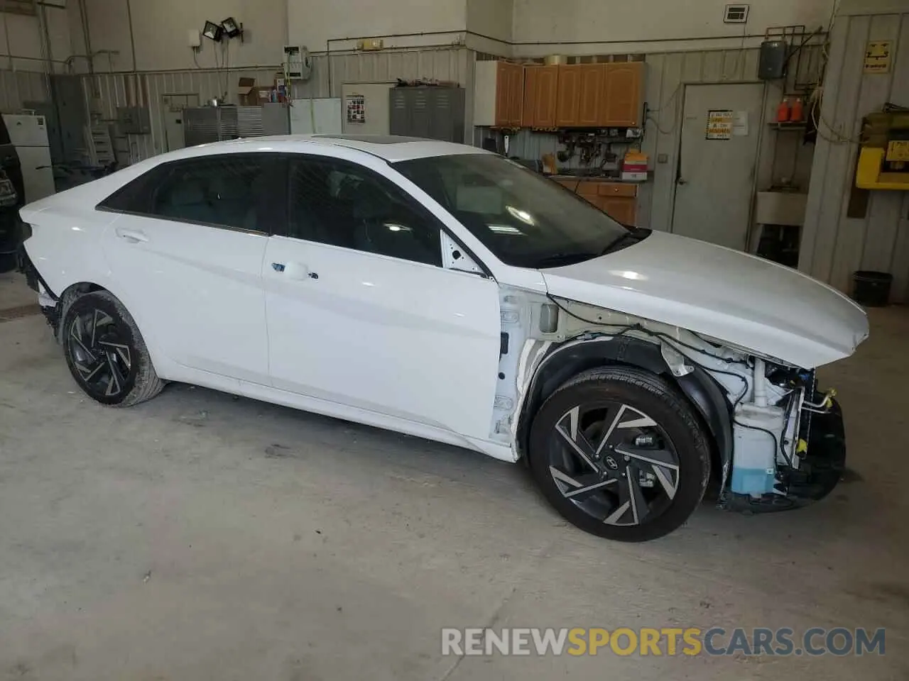 4 Photograph of a damaged car KMHLN4DJ4SU125373 HYUNDAI ELANTRA 2025