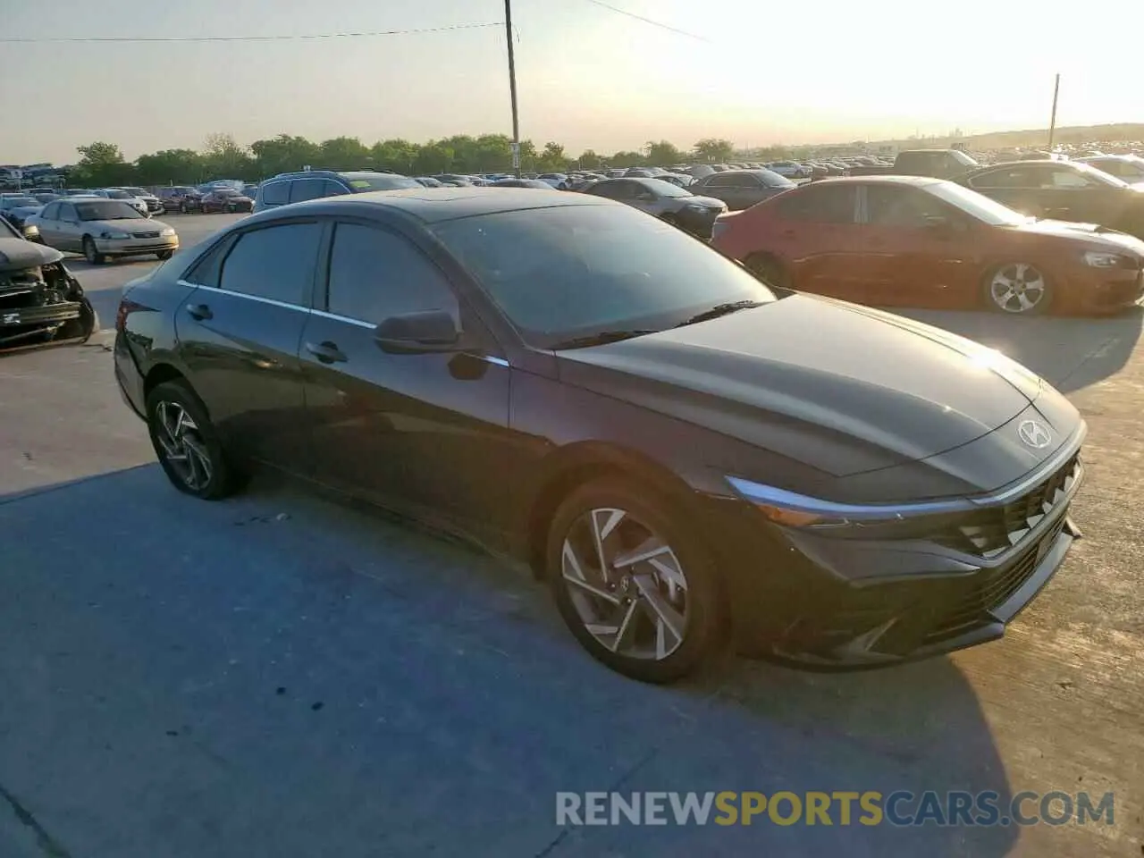 4 Photograph of a damaged car KMHLN4DJ5SU130825 HYUNDAI ELANTRA 2025