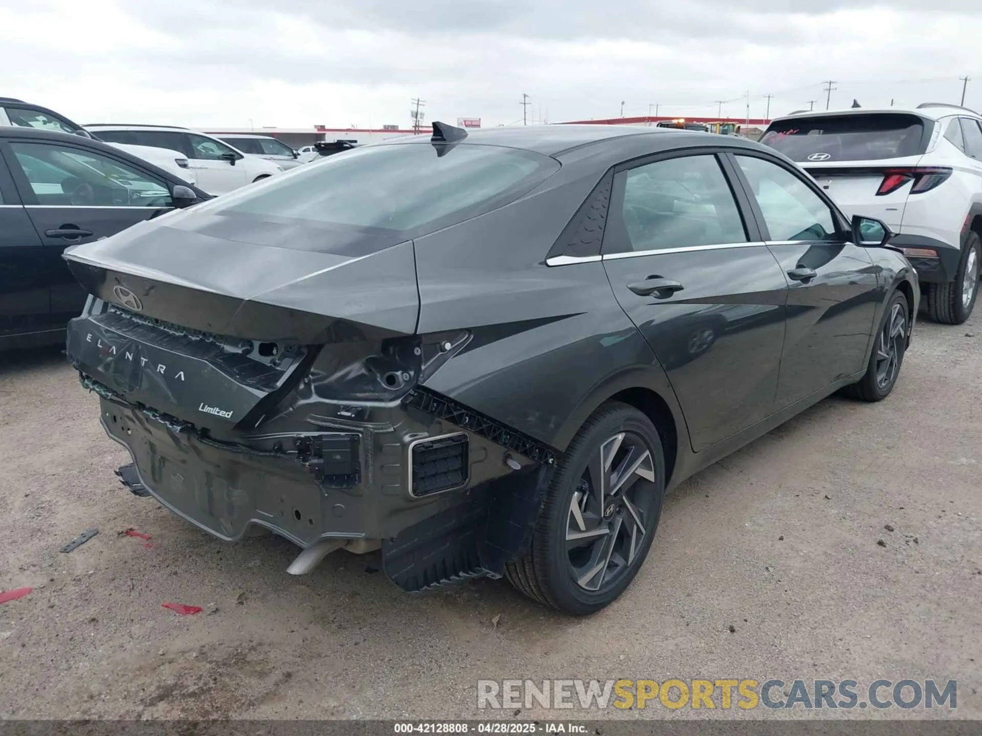 4 Photograph of a damaged car KMHLP4DG4SU957214 HYUNDAI ELANTRA 2025