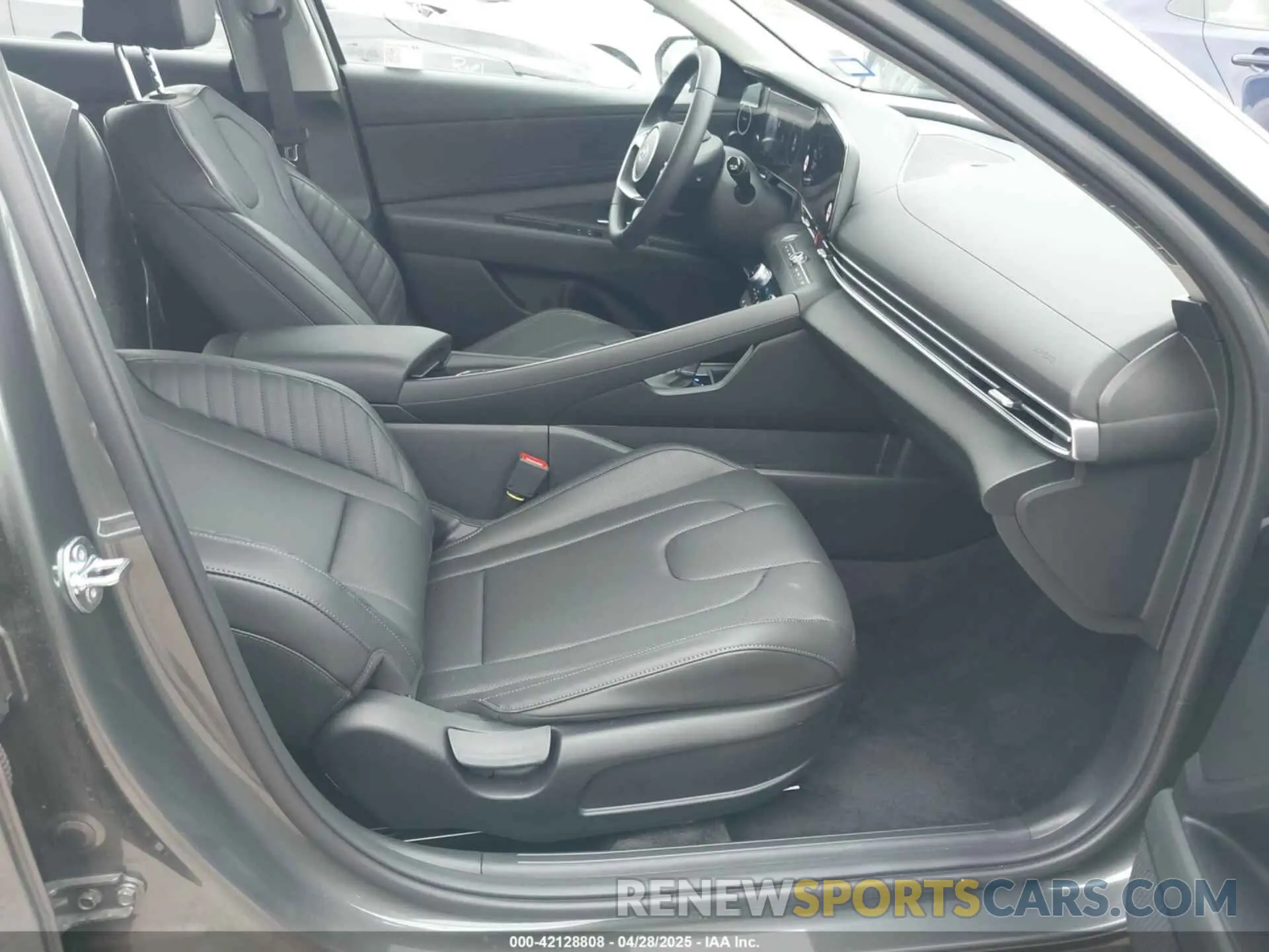 5 Photograph of a damaged car KMHLP4DG4SU957214 HYUNDAI ELANTRA 2025