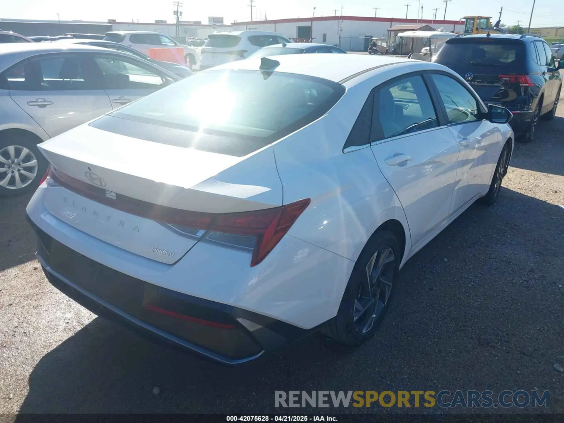 4 Photograph of a damaged car KMHLP4DG5SU894270 HYUNDAI ELANTRA 2025
