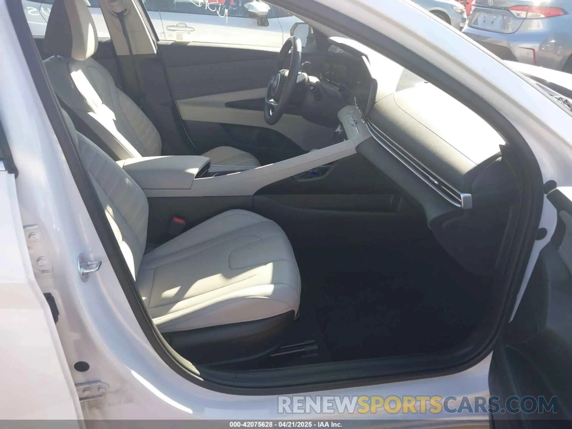 5 Photograph of a damaged car KMHLP4DG5SU894270 HYUNDAI ELANTRA 2025