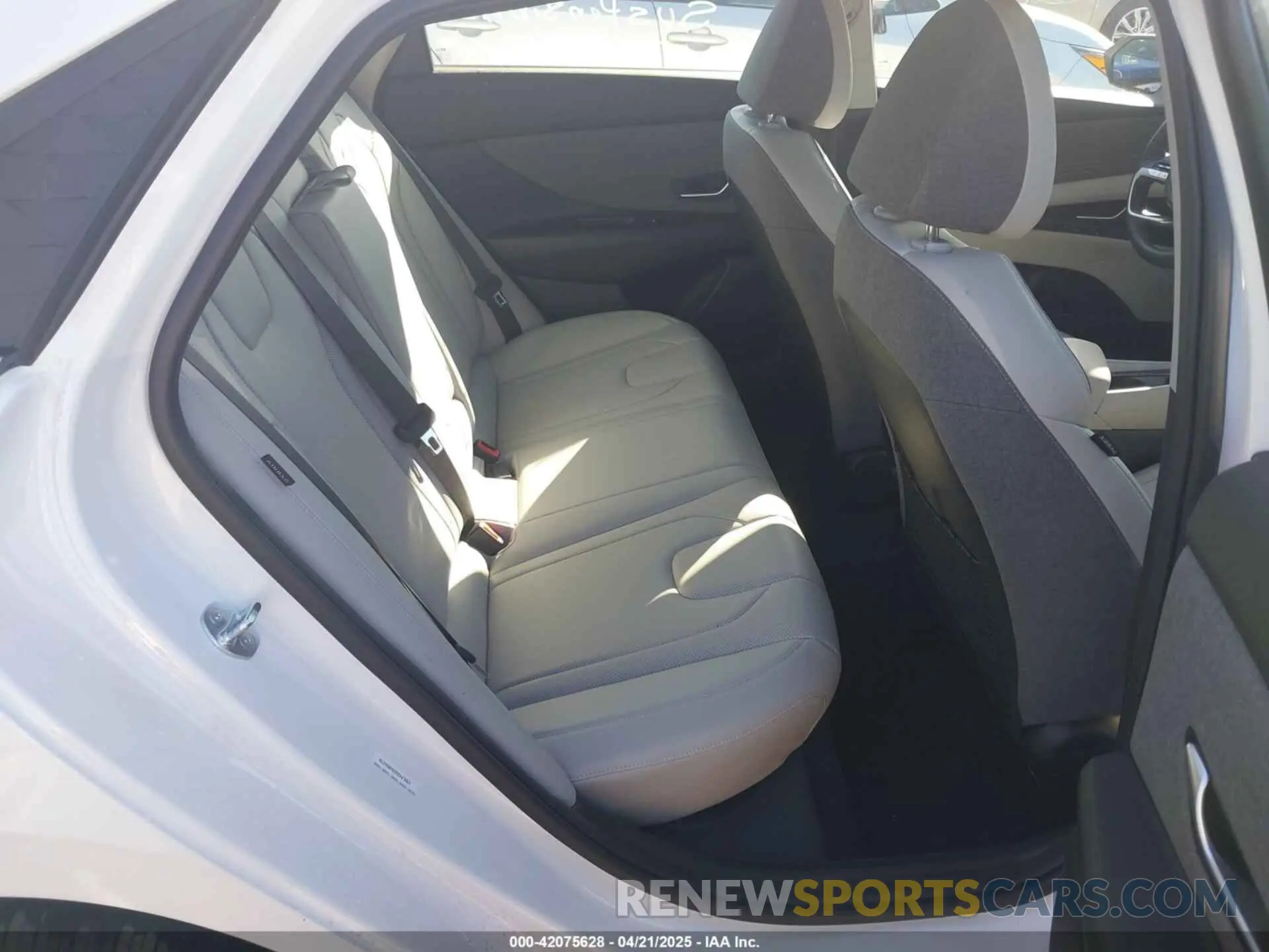 8 Photograph of a damaged car KMHLP4DG5SU894270 HYUNDAI ELANTRA 2025