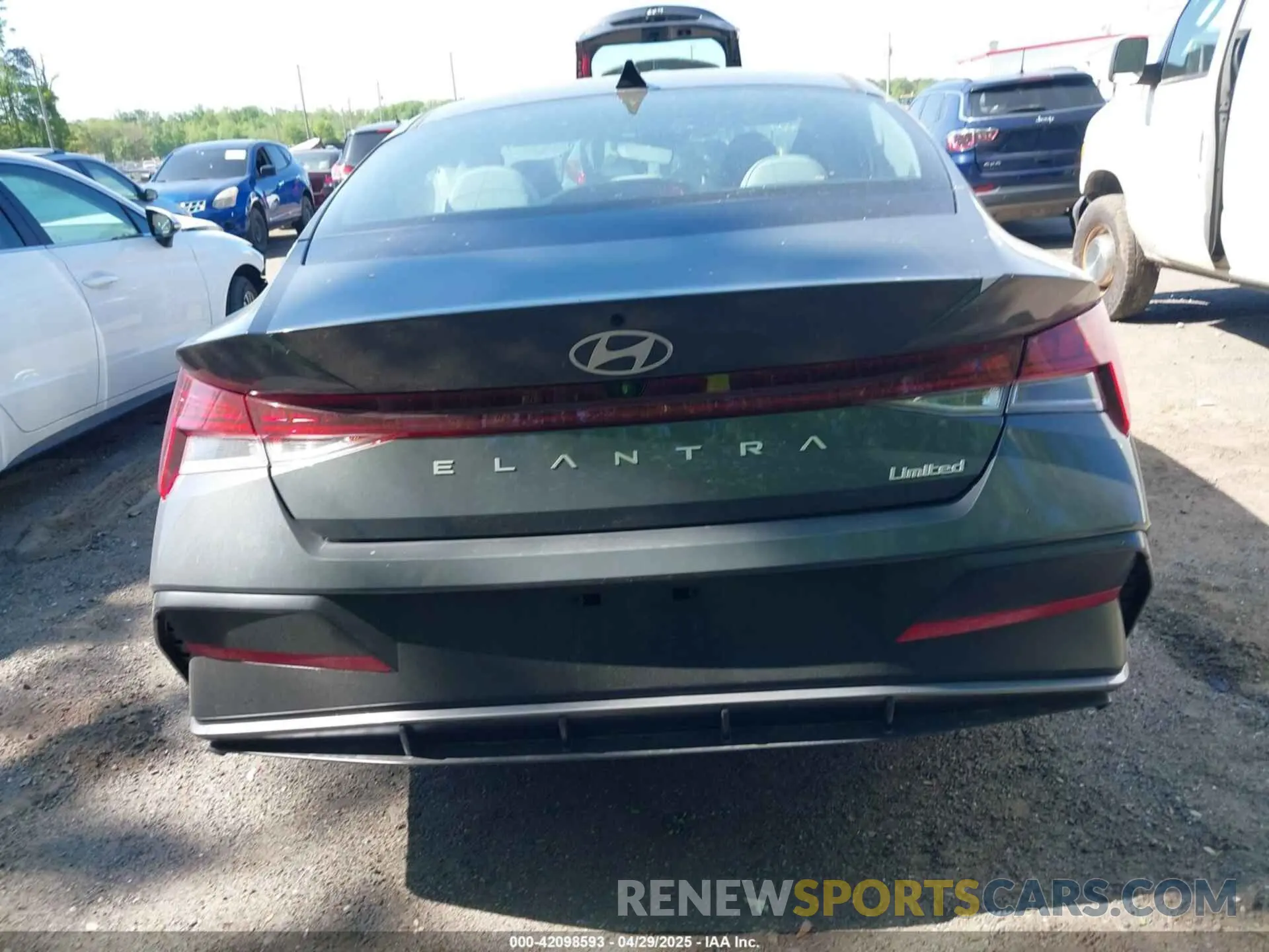 15 Photograph of a damaged car KMHLP4DG6SU957604 HYUNDAI ELANTRA 2025