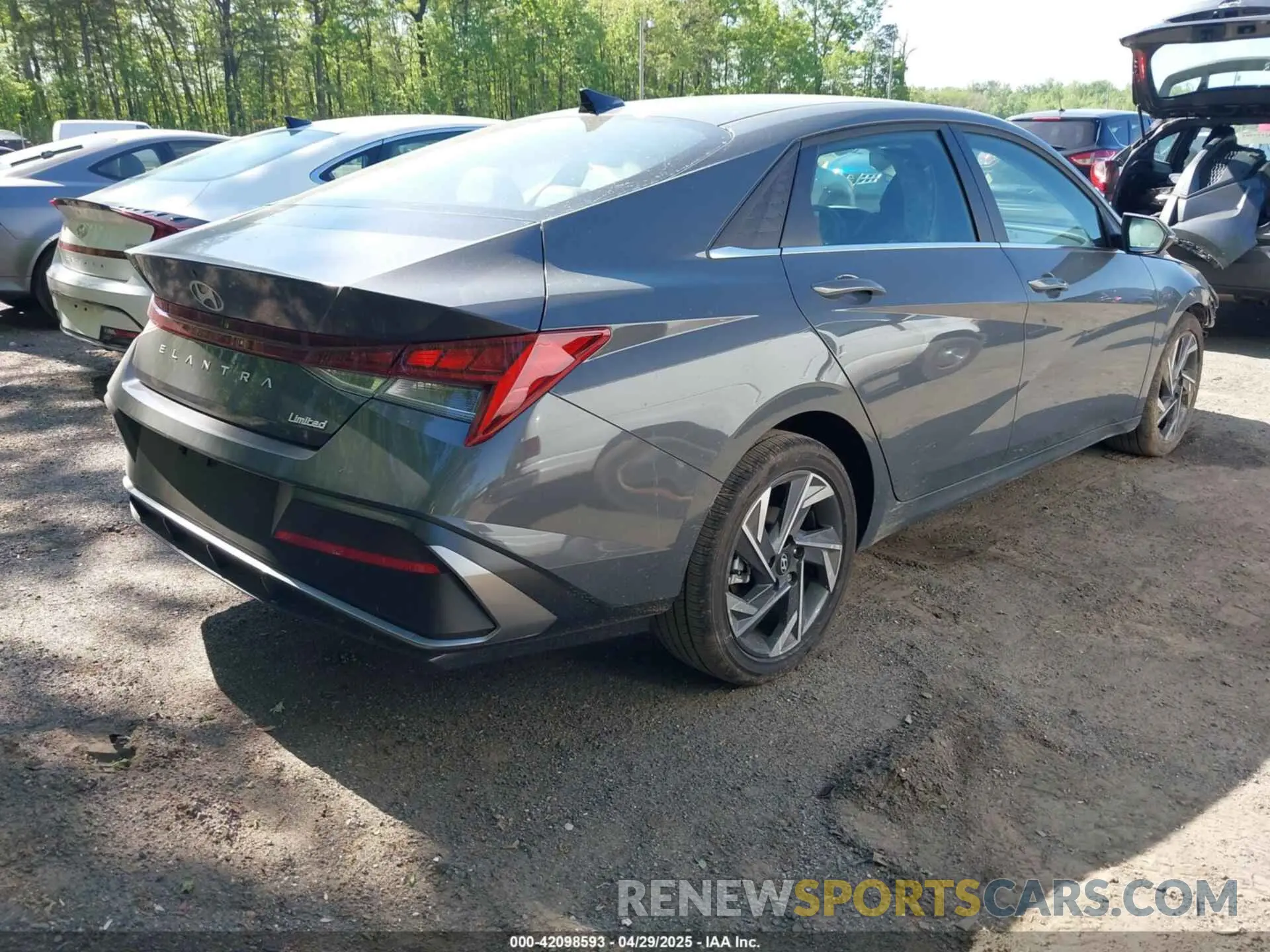 4 Photograph of a damaged car KMHLP4DG6SU957604 HYUNDAI ELANTRA 2025