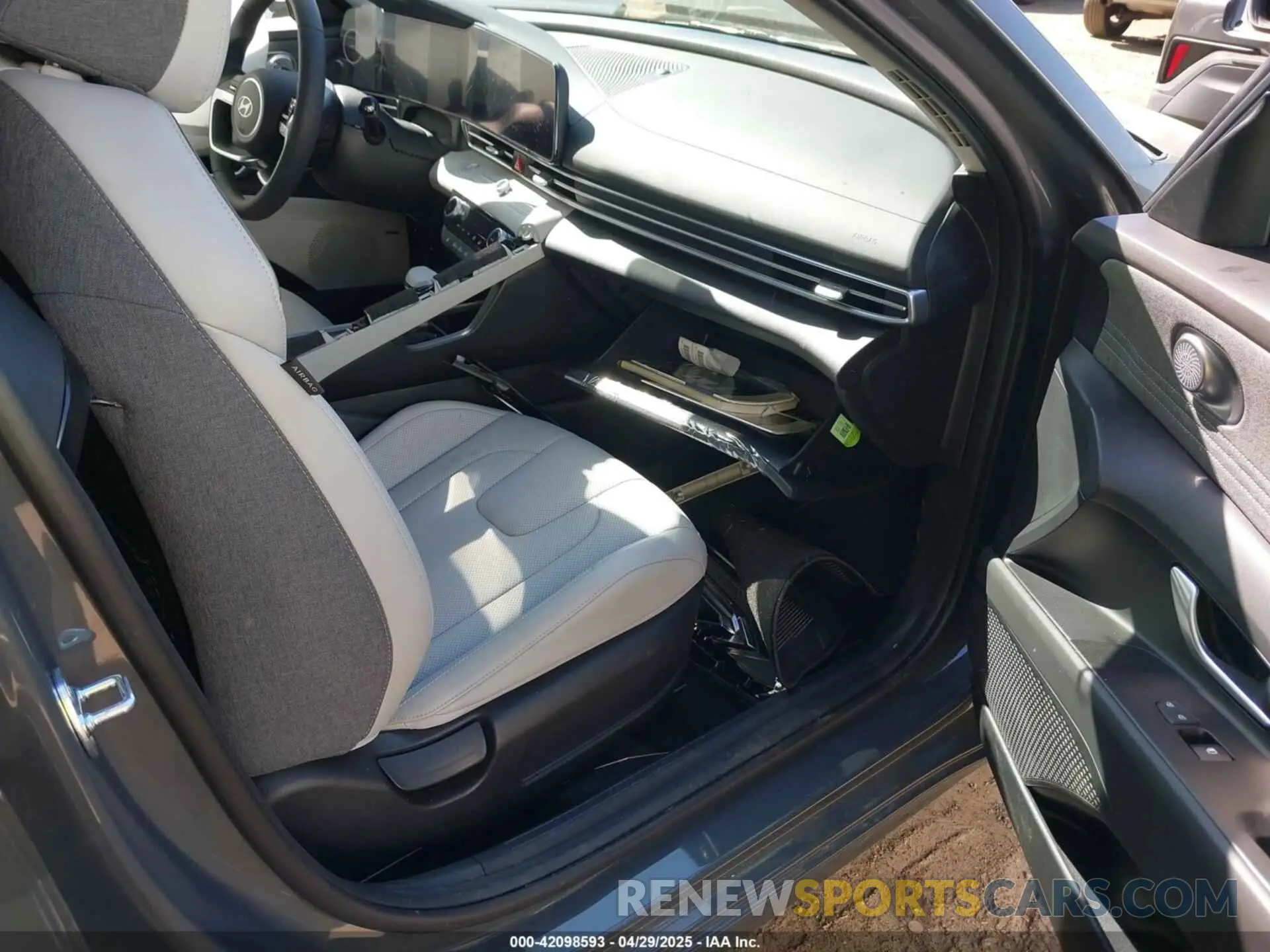 5 Photograph of a damaged car KMHLP4DG6SU957604 HYUNDAI ELANTRA 2025