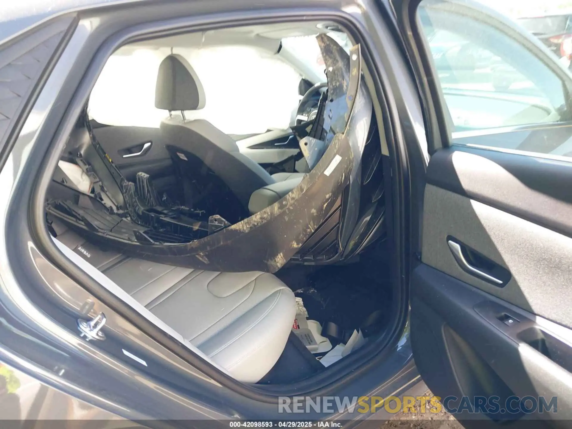 8 Photograph of a damaged car KMHLP4DG6SU957604 HYUNDAI ELANTRA 2025