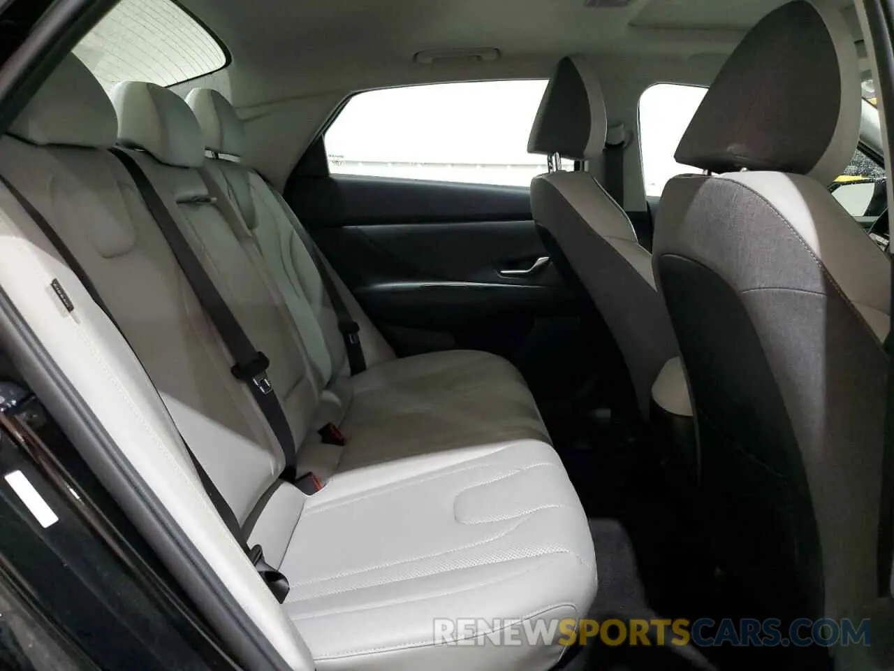 10 Photograph of a damaged car KMHLP4DGXSU894006 HYUNDAI ELANTRA 2025