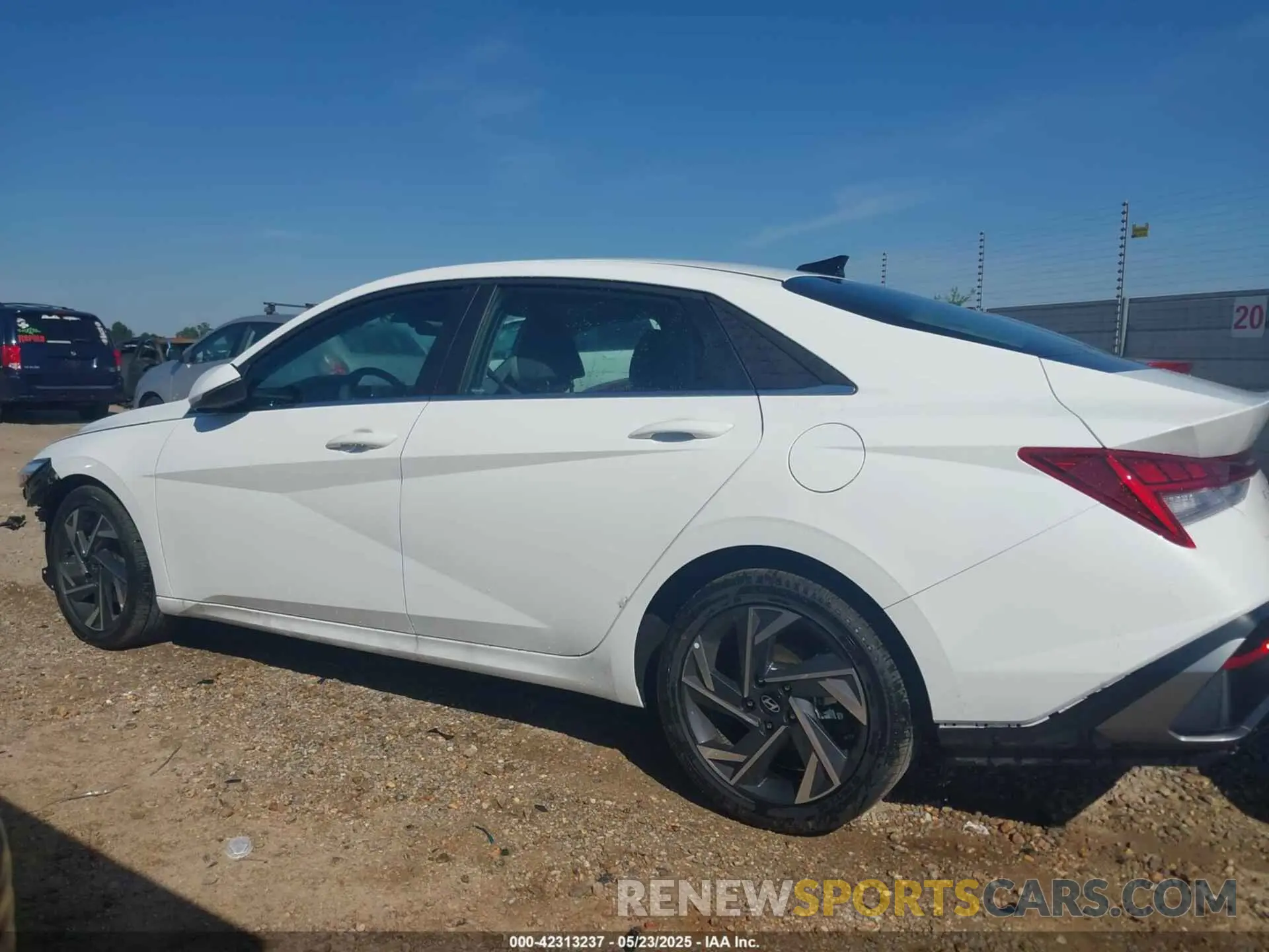 15 Photograph of a damaged car KMHLP4DGXSU959372 HYUNDAI ELANTRA 2025