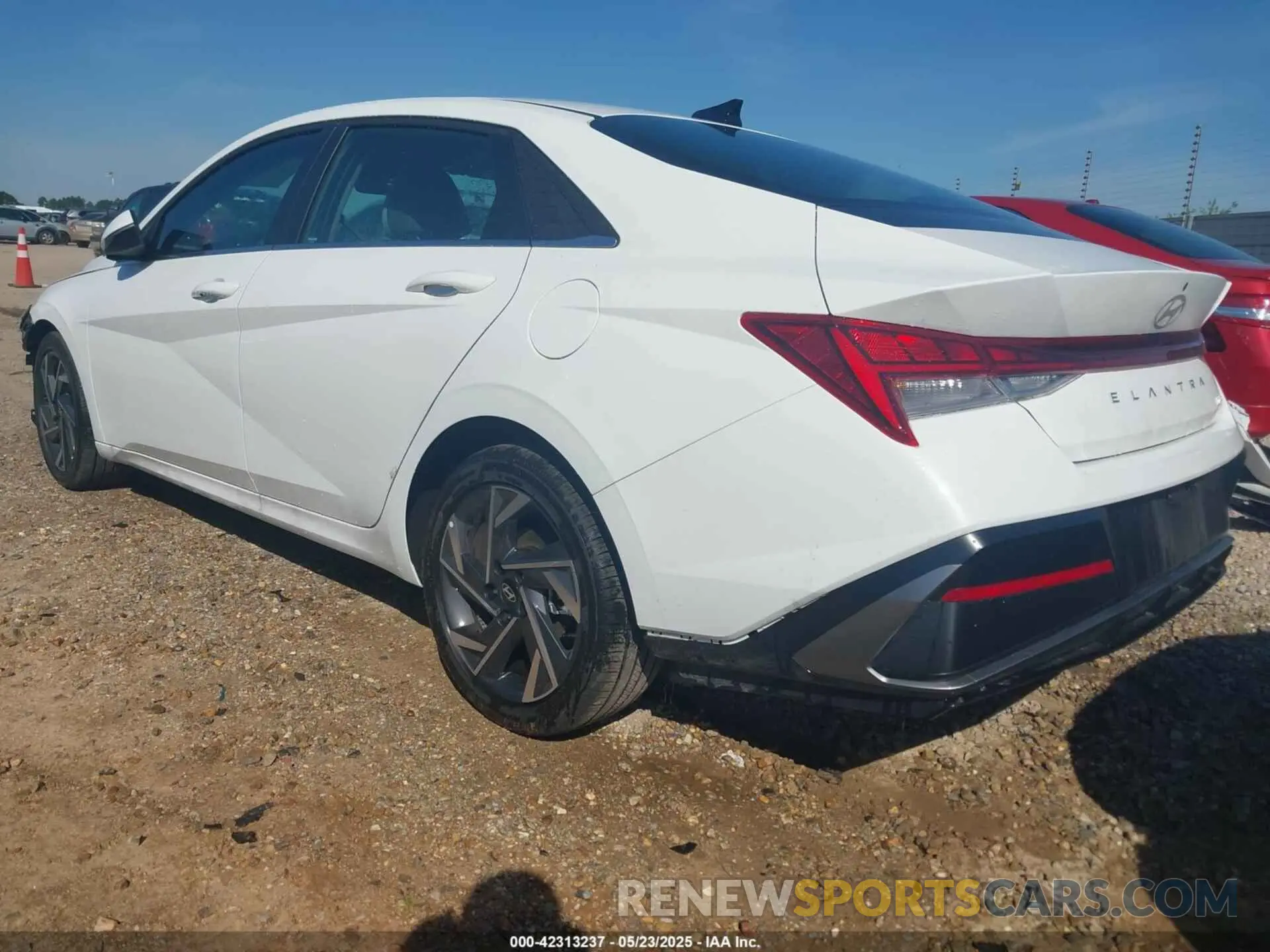 3 Photograph of a damaged car KMHLP4DGXSU959372 HYUNDAI ELANTRA 2025