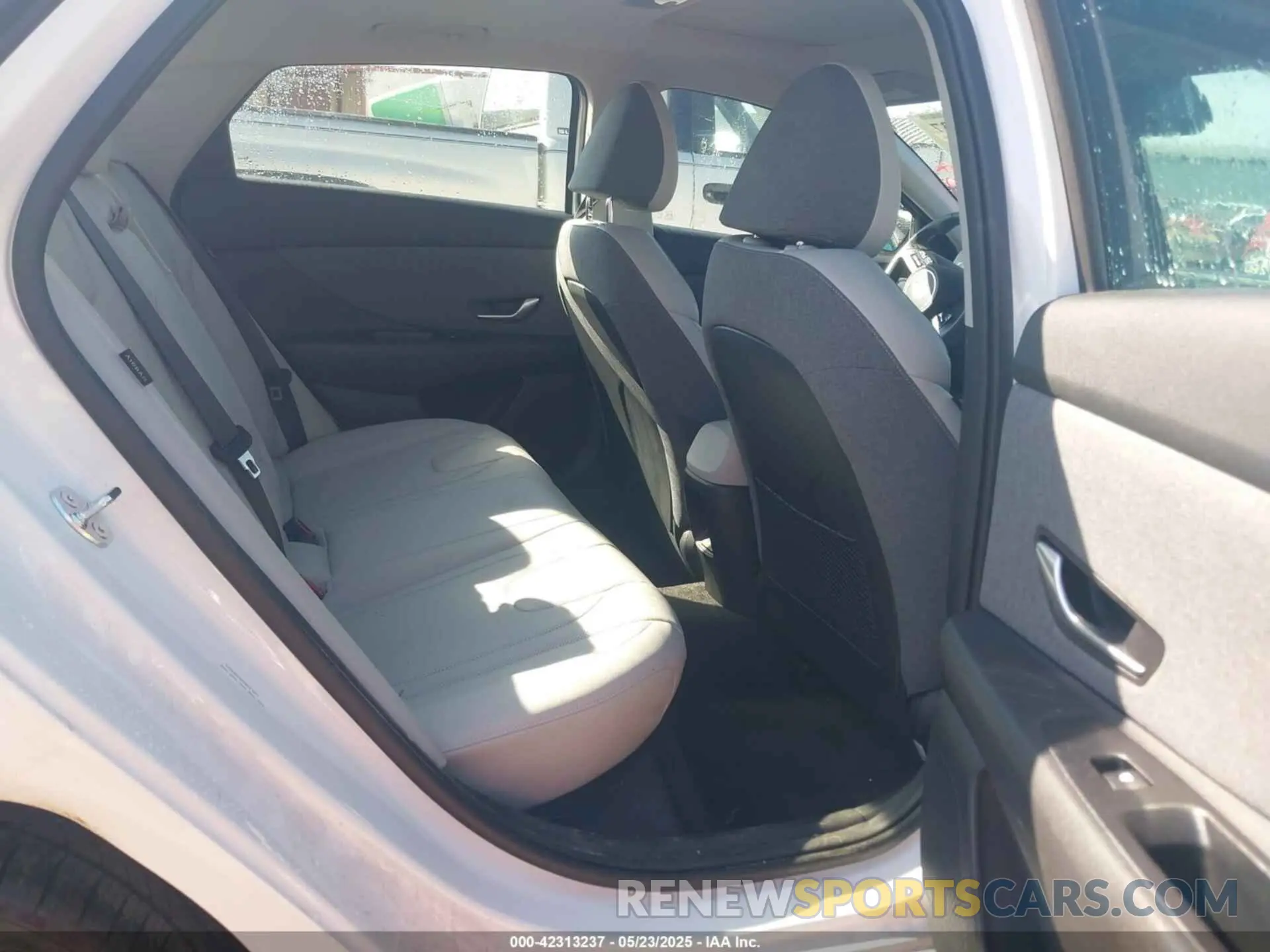 8 Photograph of a damaged car KMHLP4DGXSU959372 HYUNDAI ELANTRA 2025