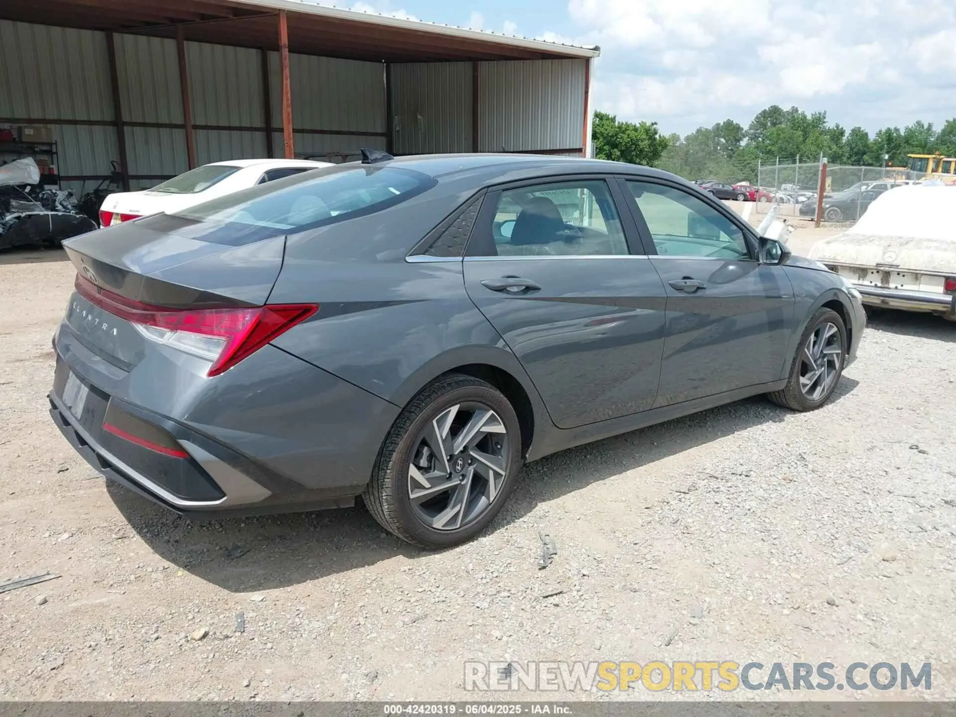 4 Photograph of a damaged car KMHLS4DG0SU859747 HYUNDAI ELANTRA 2025